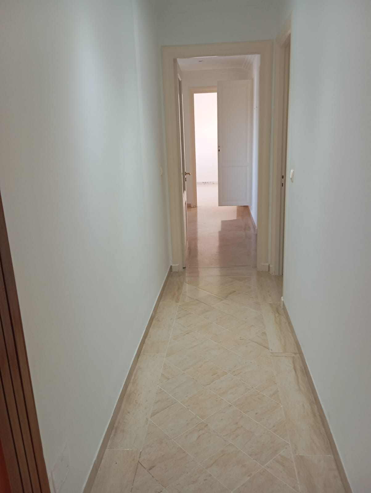 La Marsa El Aouina Location Appart. 4 pices Appartement splus 3  lwahat