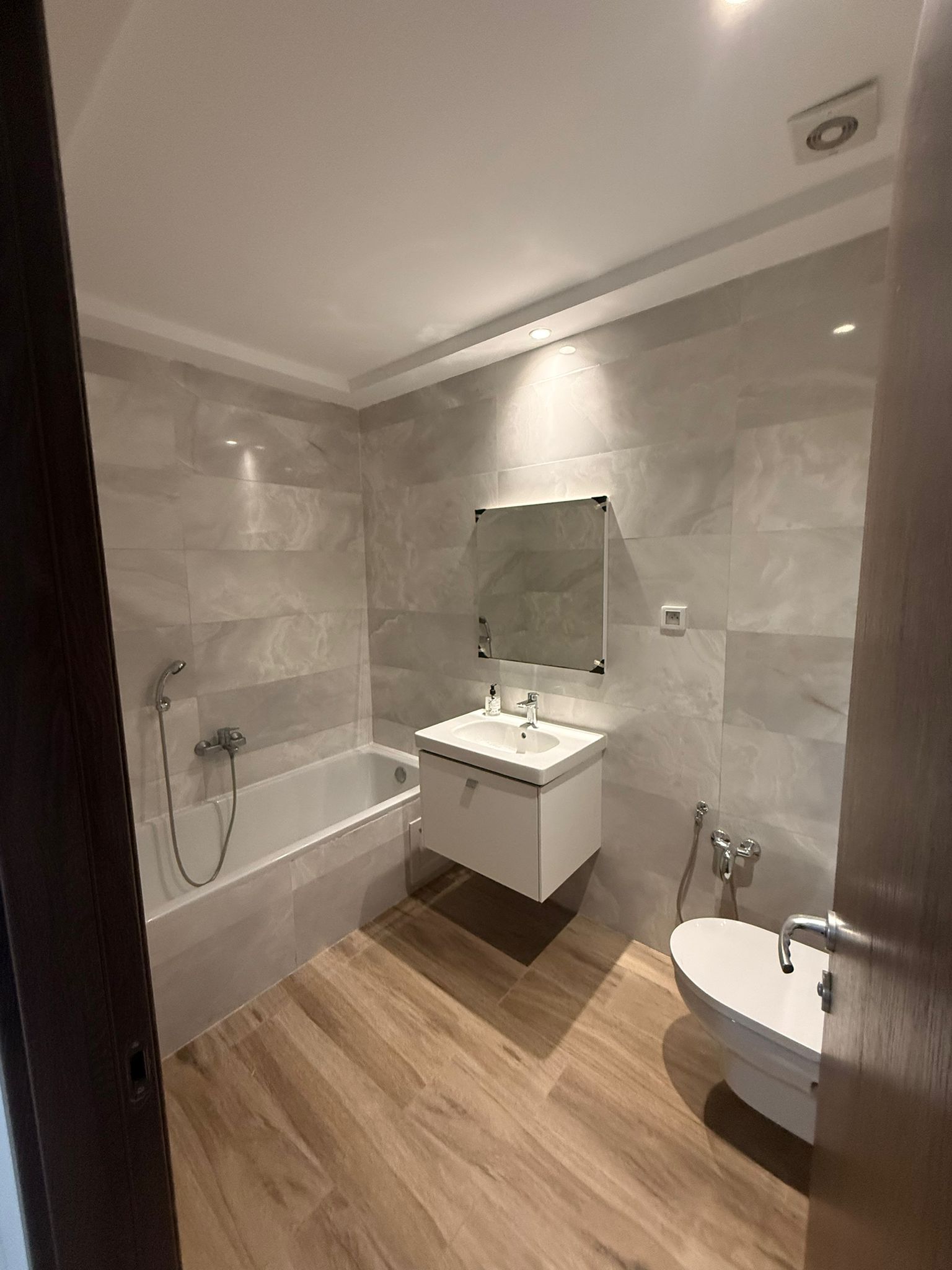 Ain Zaghouan Ain Zaghouan Location Appart. 1 pice Laouina beau s1