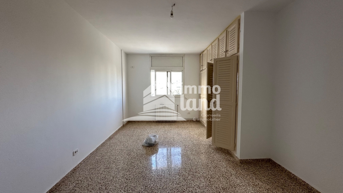 La Marsa&nbsp;Marsa Safsaf&nbsp;Location&nbsp;Appart. 4 pi�ces&nbsp;Etage de villa s4 � la marsa plage