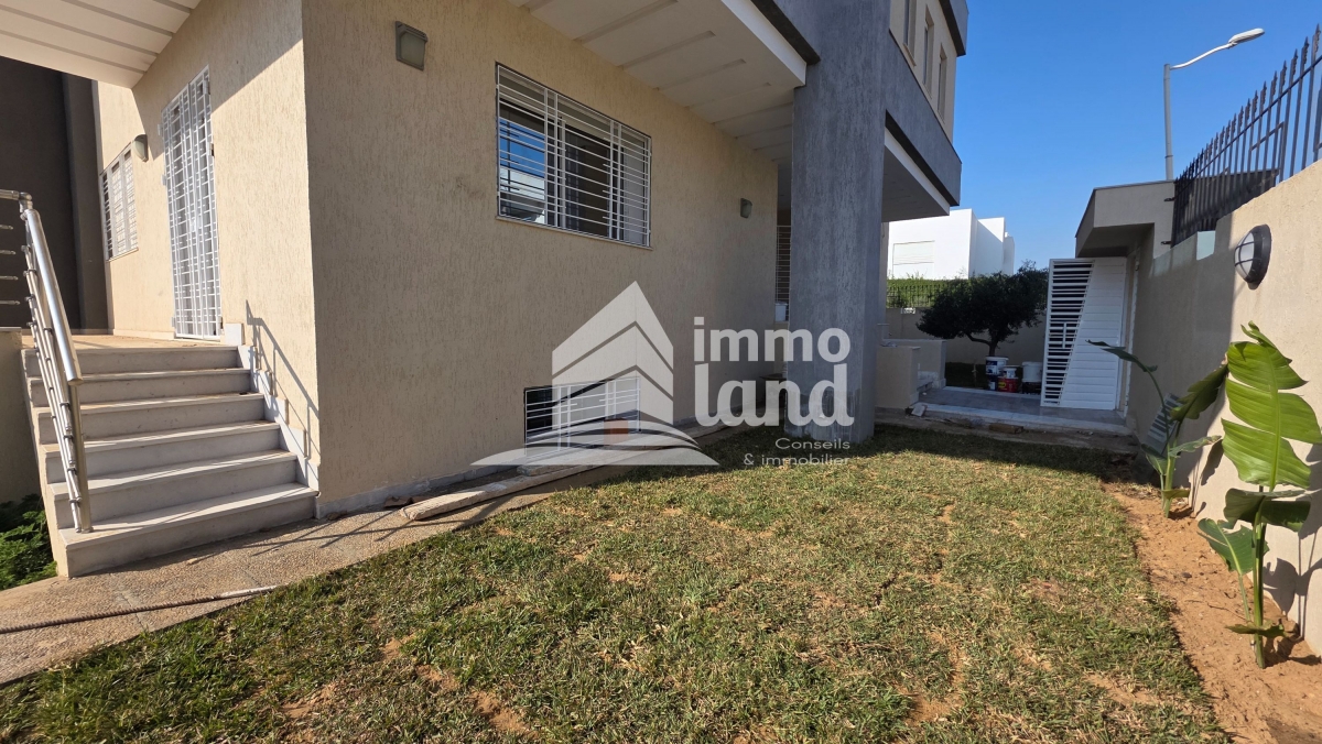 La Soukra Chotrana 1 Location Duplex Triplex s5 avec jardin  la soukra