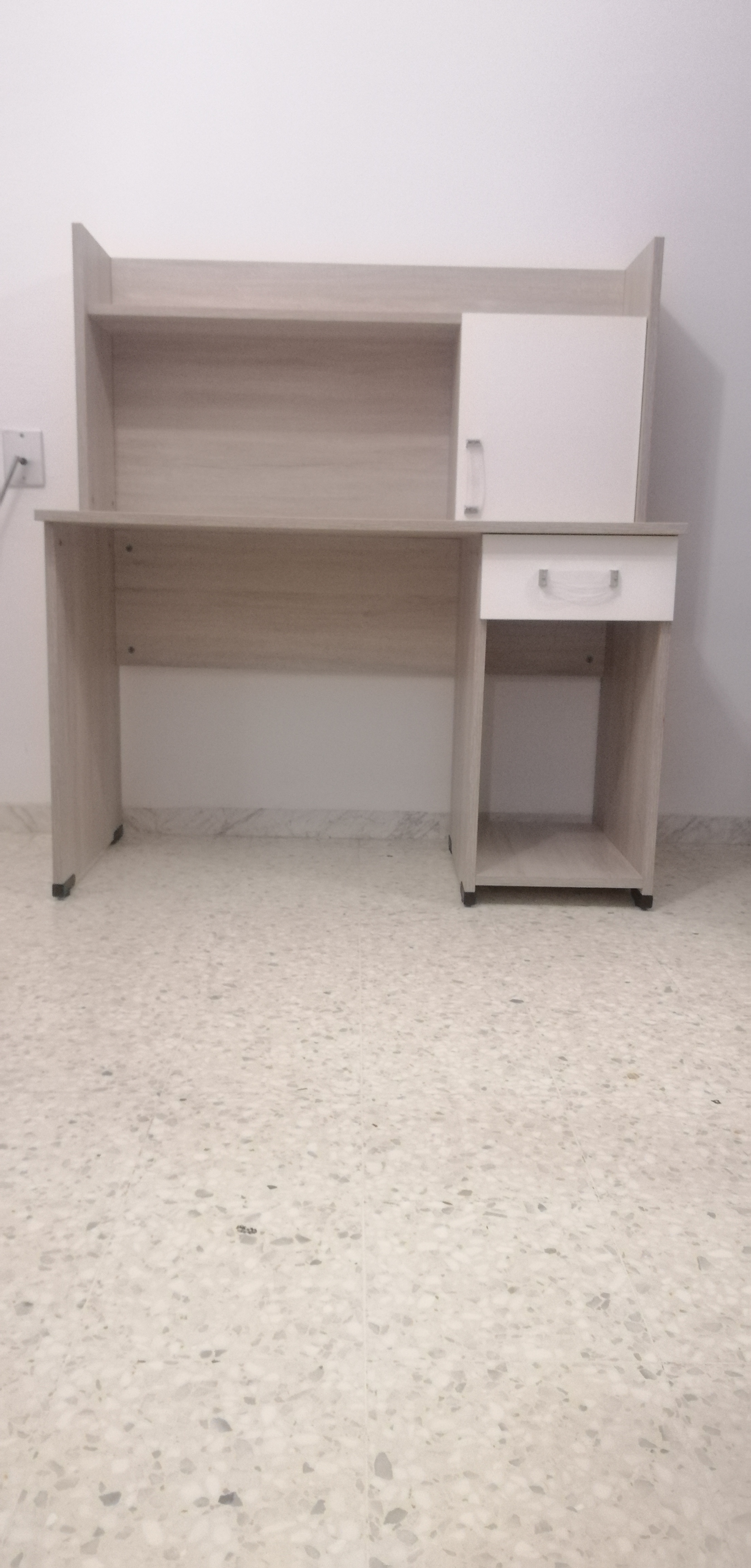 Mnihla&nbsp;Jardins d'el Menzah&nbsp;Meubles de bureau&nbsp;Sieges de Bureau&nbsp;Bureau �tat neuf