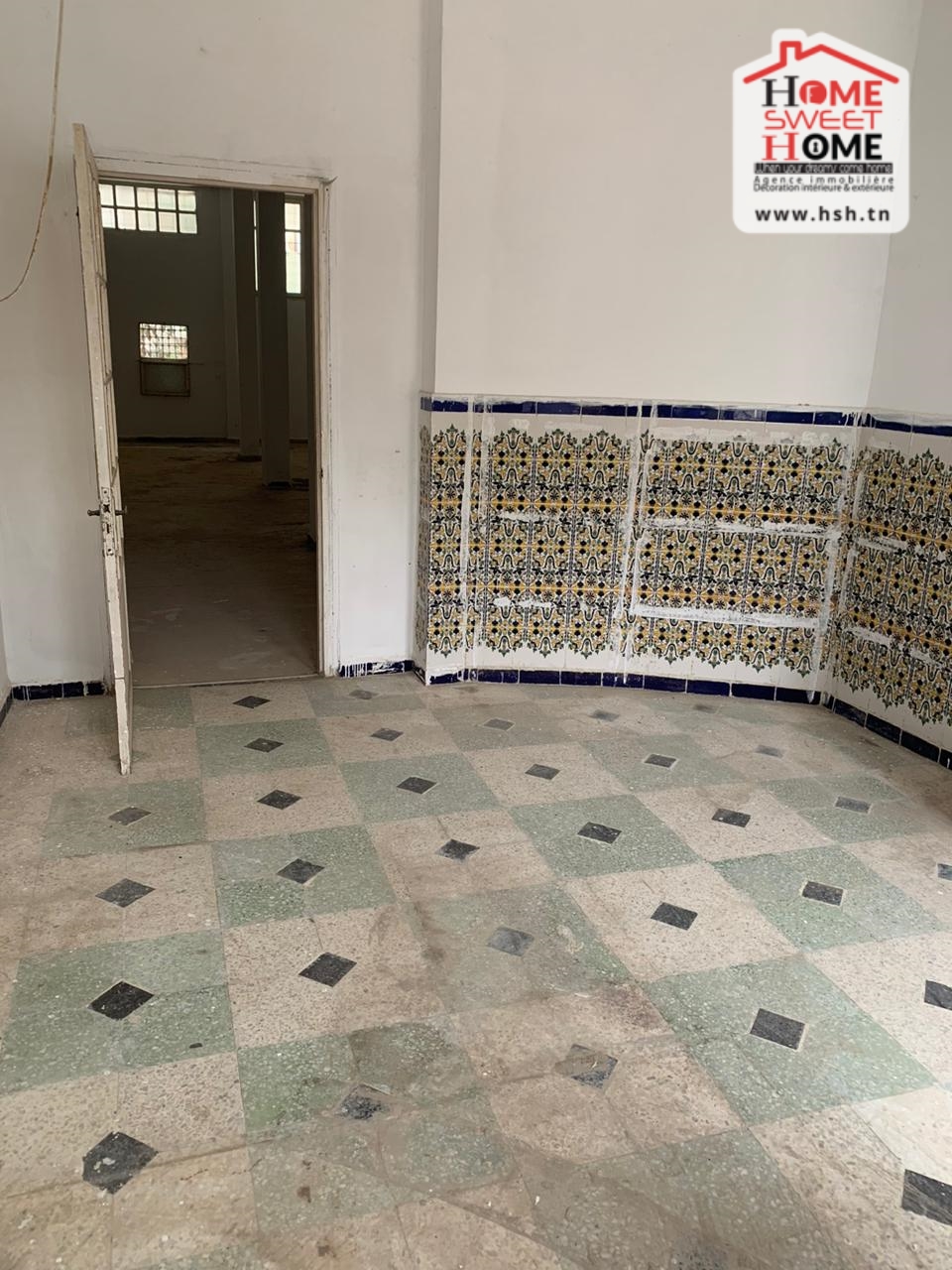 La Marsa&nbsp;Marsa Ennassim&nbsp;Bureaux & Commerces&nbsp;Surfaces&nbsp;D�p�t fourrat � la marsa
