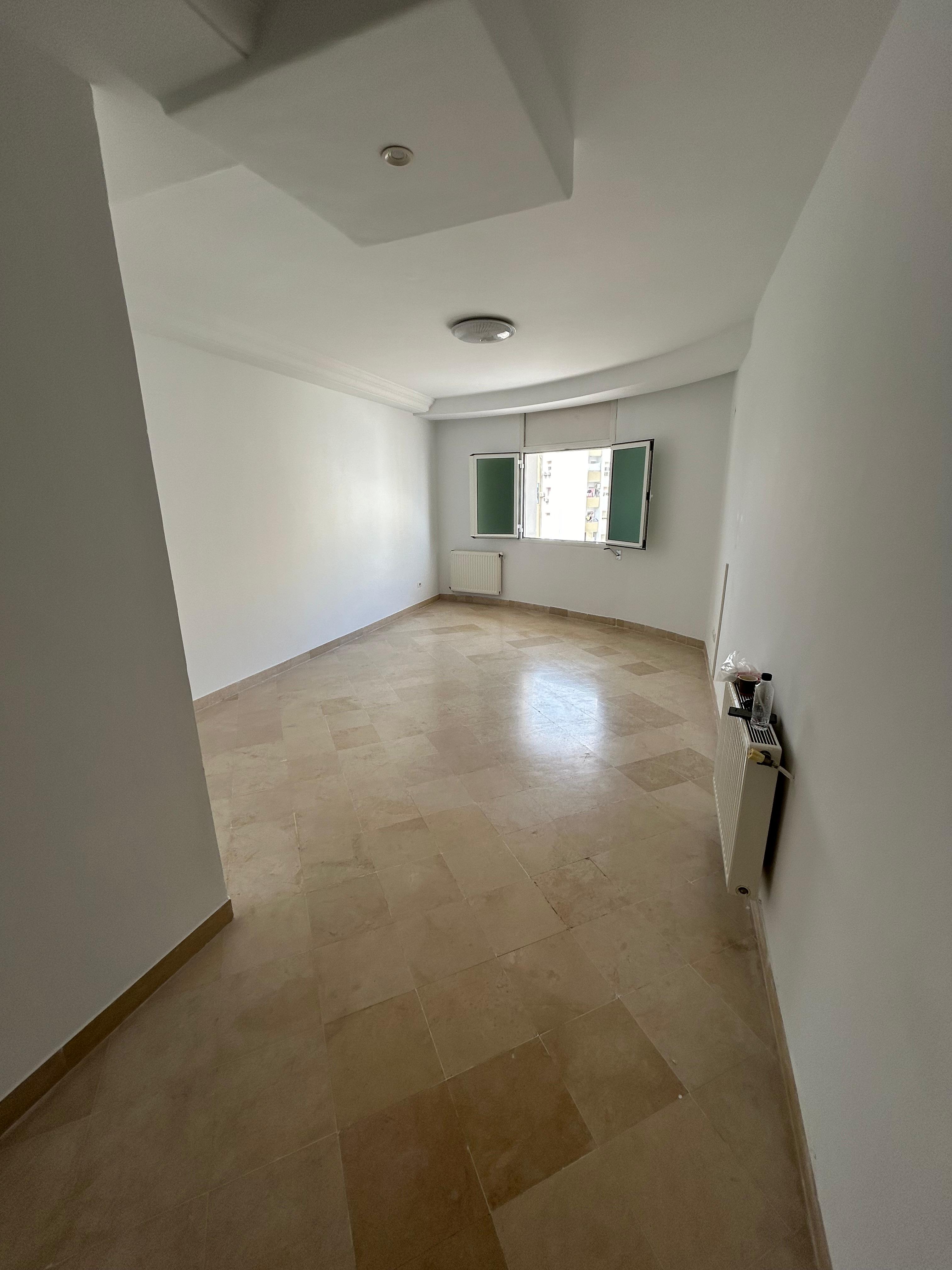 La Marsa El Aouina Location Appart. 3 pices S2 trs propre jardin l'aouina