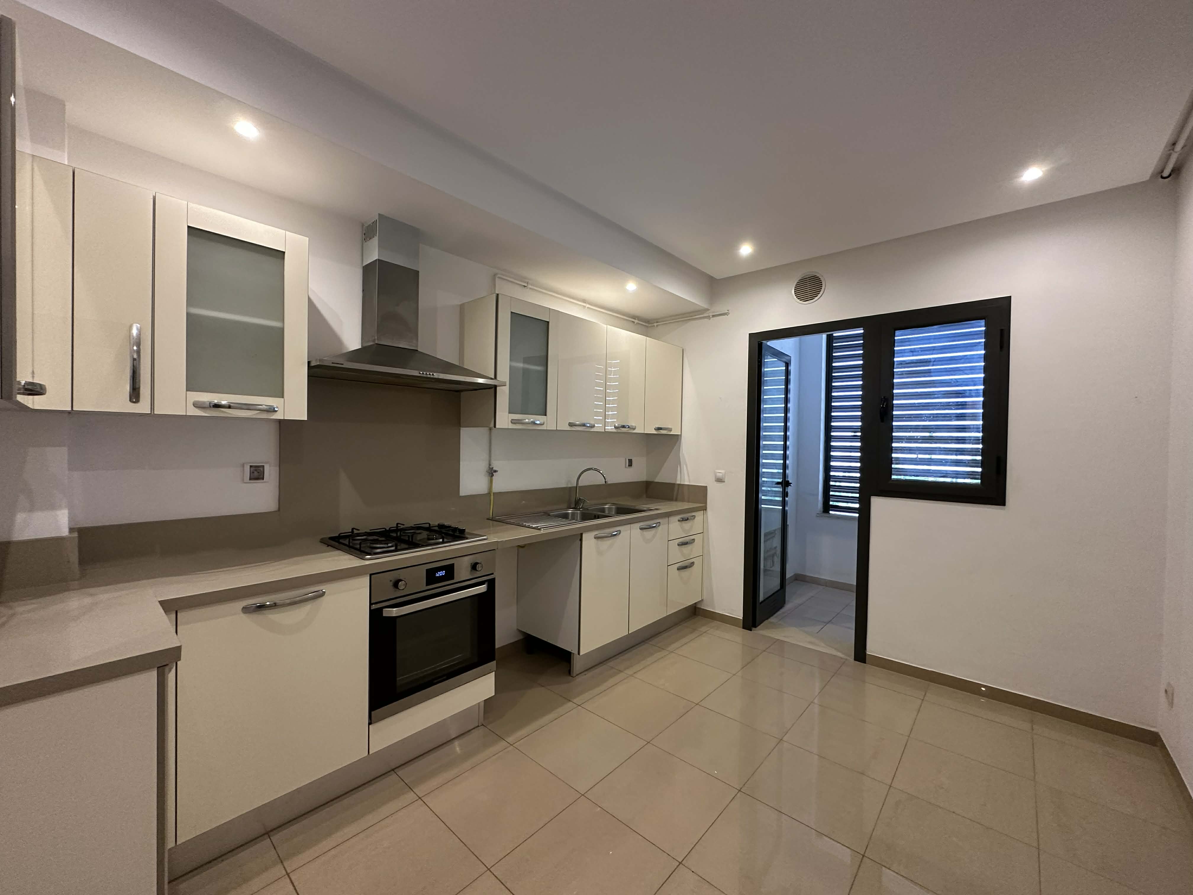 Ariana Ville&nbsp;Cite Ennasr 2&nbsp;Location&nbsp;Appart. 3 pi�ces&nbsp;Appart s2 neuf haut standing � ennasr 2