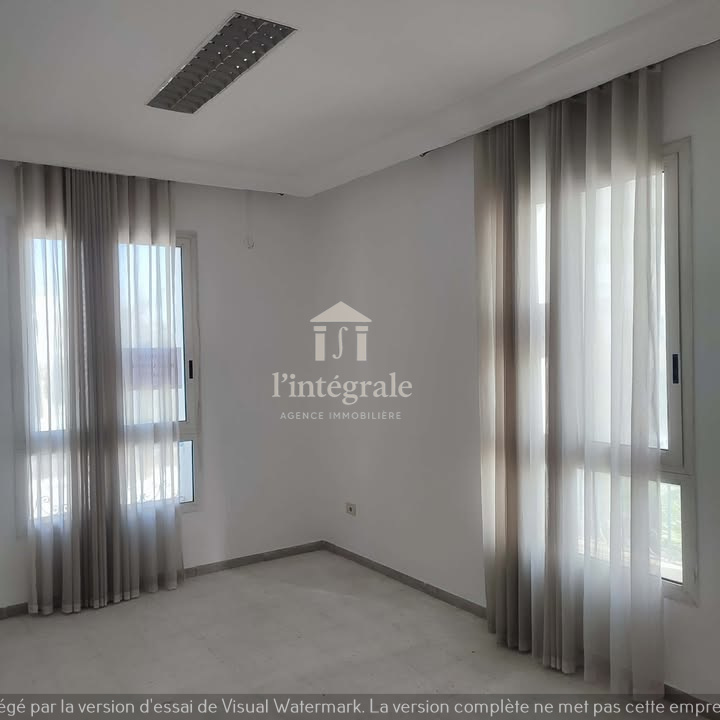 El Menzah&nbsp;El Menzah 1&nbsp;Bureaux & Commerces&nbsp;Bureau&nbsp;Grand bureau de 3 grande pi�ces