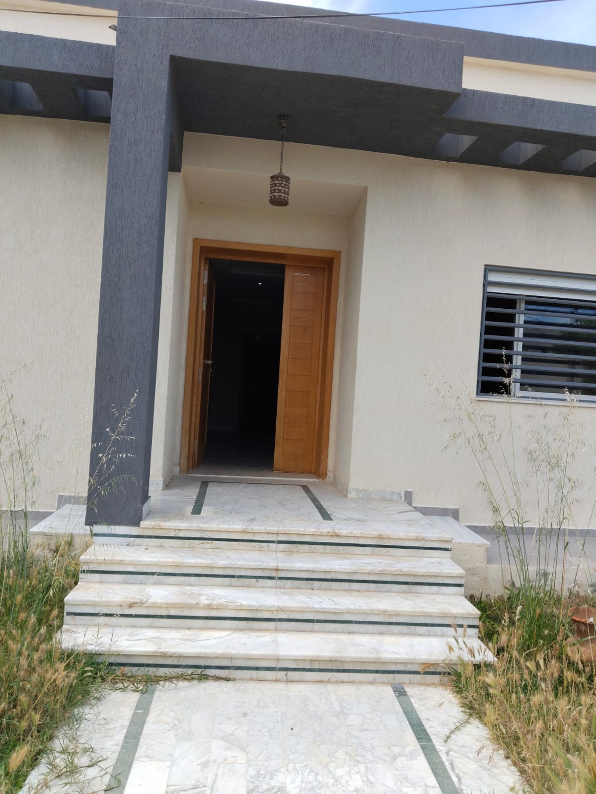 Raoued Borj Touil Location Appart. 5 pices+ Borj touil loc villa