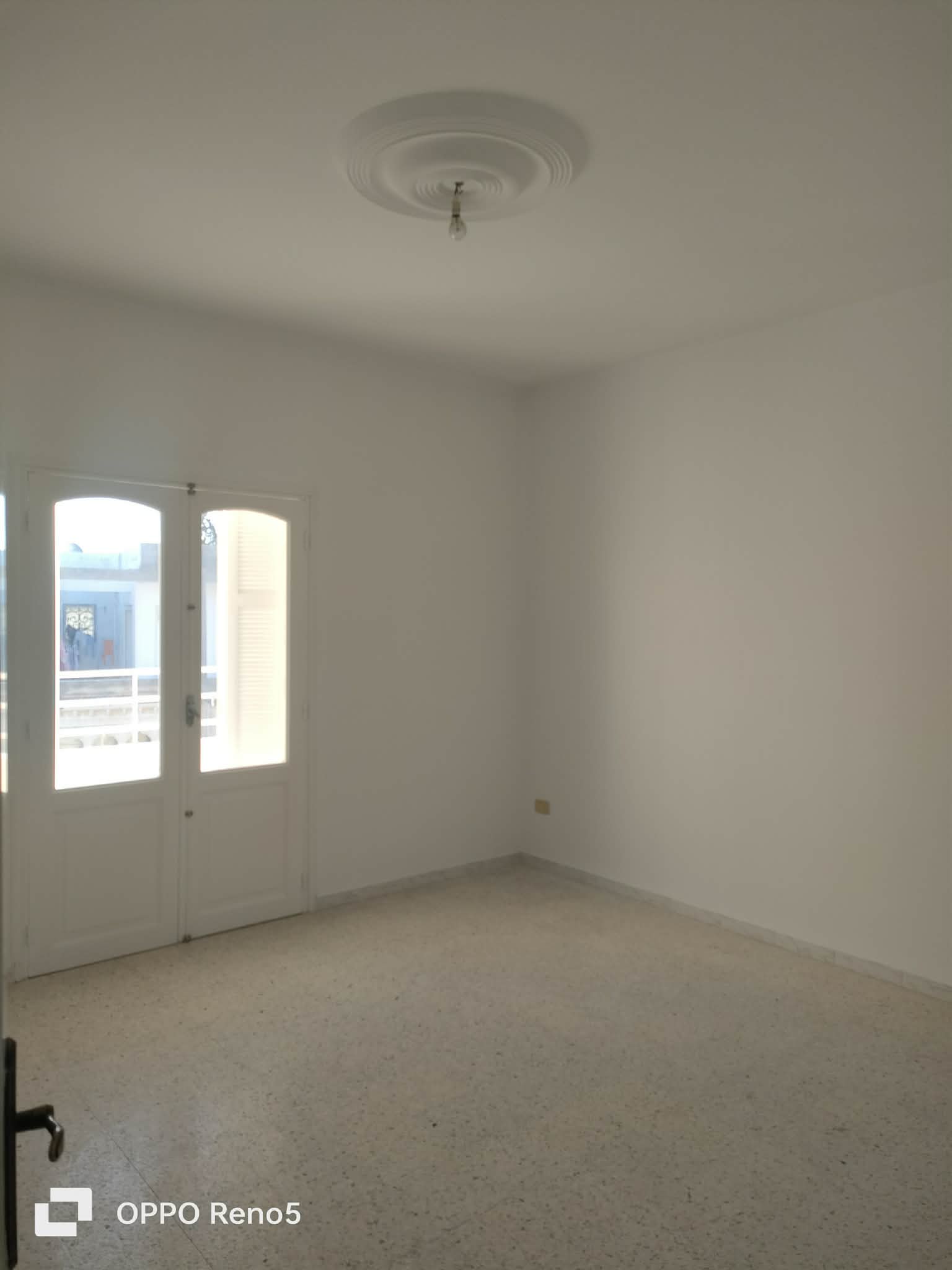 Sousse Jaouhara&nbsp;Khezama Ouest&nbsp;Location&nbsp;Appart. 2 pi�ces&nbsp;Etage de villa spacieux s 2 pour couple mari�e