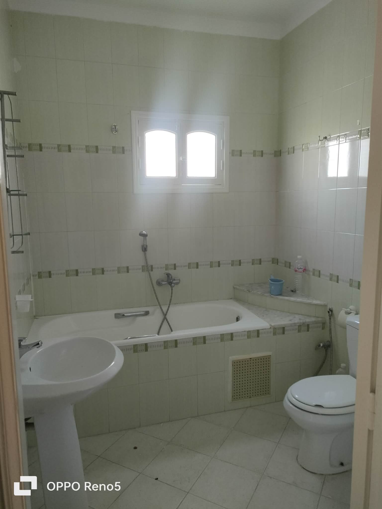 Sousse Jaouhara&nbsp;Khezama Ouest&nbsp;Location&nbsp;Appart. 2 pi�ces&nbsp;Etage de villa spacieux s 2 pour couple mari�e