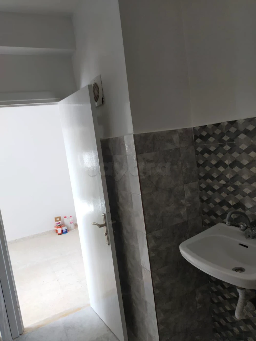 El Menzah&nbsp;El Manar 1&nbsp;Location&nbsp;Appart. 2 pi�ces&nbsp;Un spacieux appartement s1 vide � manar1