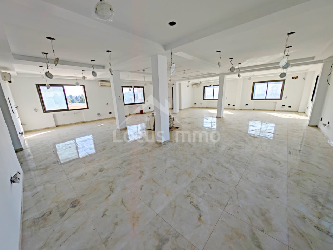 El Menzah&nbsp;El Manar 2&nbsp;Bureaux & Commerces&nbsp;Bureau&nbsp;Deux open spaces � el manar 2