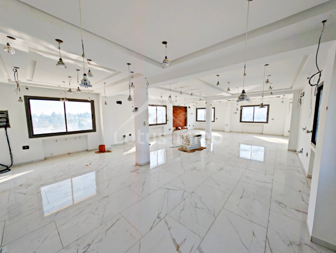 El Menzah&nbsp;El Manar 2&nbsp;Bureaux & Commerces&nbsp;Bureau&nbsp;Deux open spaces � el manar 2