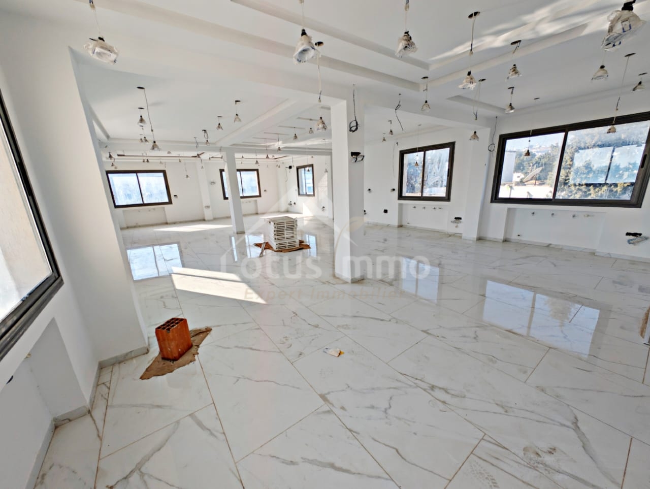 El Menzah&nbsp;El Manar 2&nbsp;Bureaux & Commerces&nbsp;Bureau&nbsp;Deux open spaces � el manar 2