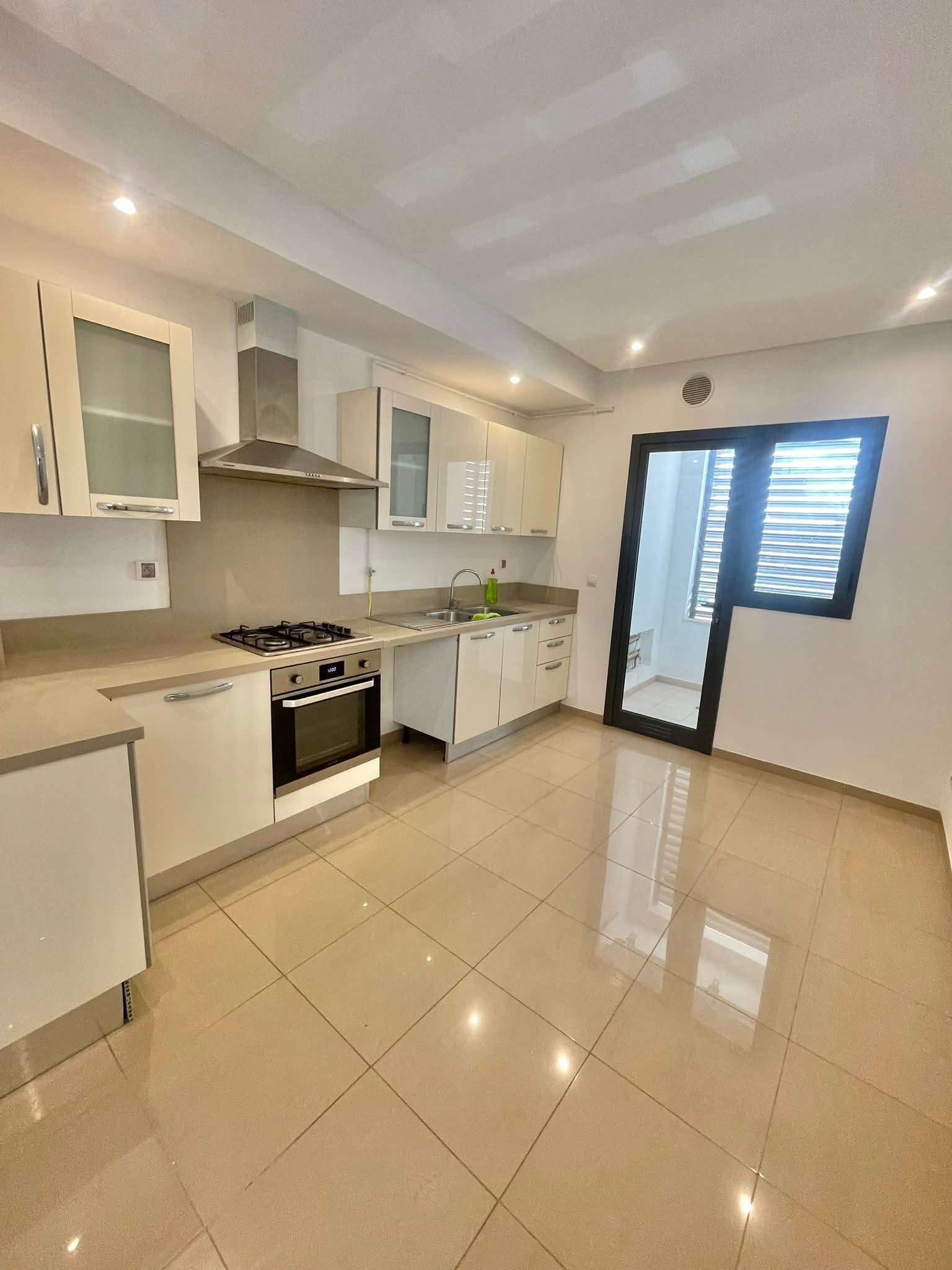 Ariana Ville&nbsp;Cite Ennasr 2&nbsp;Location&nbsp;Appart. 3 pi�ces&nbsp;Un appart s 2 ht standing cit� nasr 2