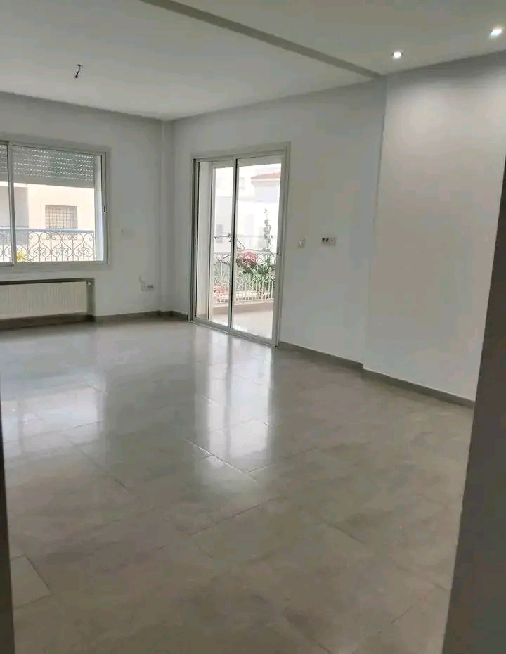 Mnihla&nbsp;Jardins d'el Menzah&nbsp;Location&nbsp;Appart. 4 pi�ces&nbsp;�tage d'une villa s 3 jardin d'el menzah 2