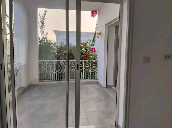 Mnihla&nbsp;Jardins d'el Menzah&nbsp;Location&nbsp;Appart. 4 pi�ces&nbsp;�tage d'une villa s 3 jardin d'el menzah 2