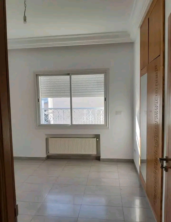 Mnihla&nbsp;Jardins d'el Menzah&nbsp;Location&nbsp;Appart. 4 pi�ces&nbsp;�tage d'une villa s 3 jardin d'el menzah 2