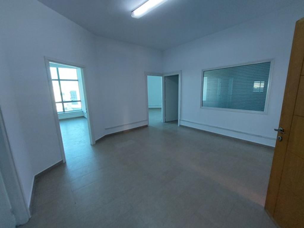 Fouchana Zone Industrielle El Meghira Bureaux & Commerces Bureau Bureau h4 180 m  mghira zi