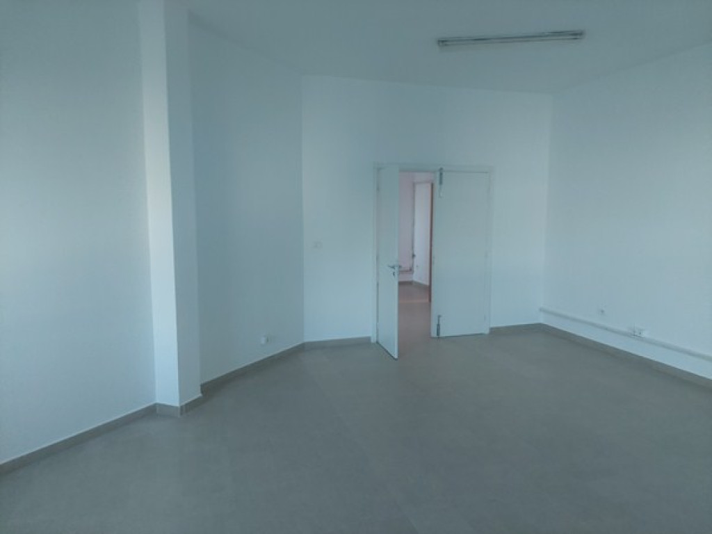Fouchana Zone Industrielle El Meghira Bureaux & Commerces Bureau Bureau h4 180 m  mghira zi