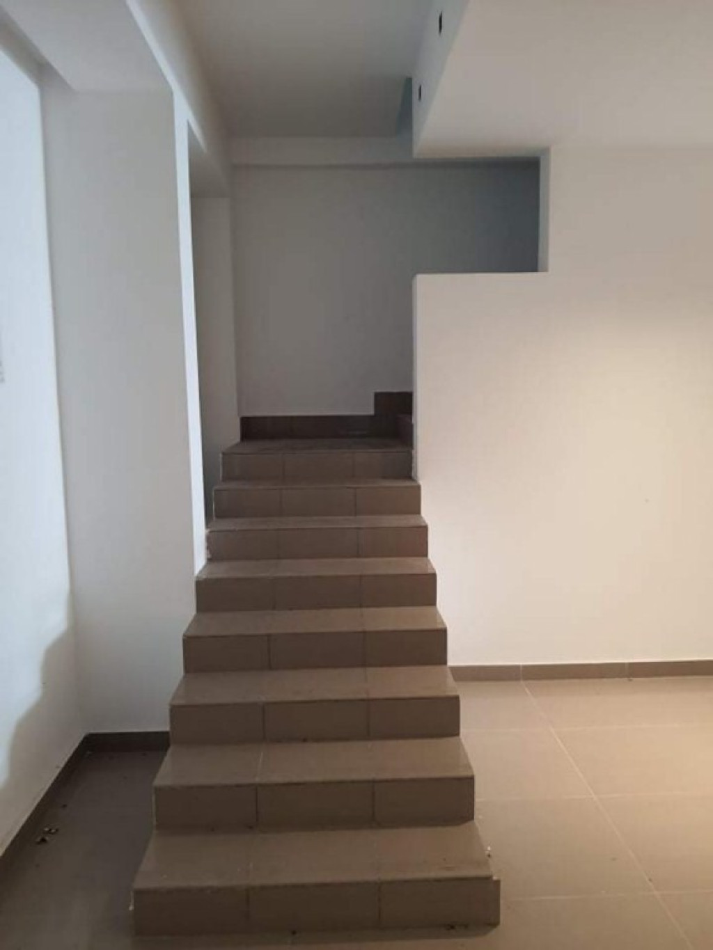 Fouchana Zone Industrielle El Meghira Bureaux & Commerces Surfaces Local industriel 500 m  mghira