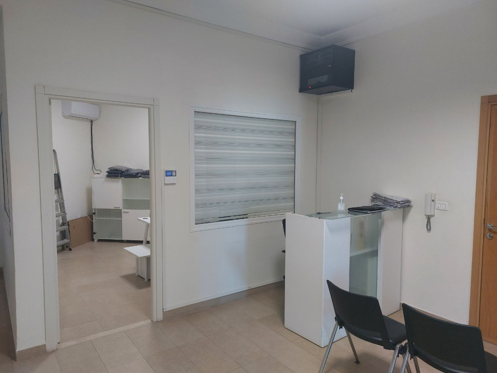 Fouchana Zone Industrielle El Meghira Bureaux & Commerces Bureau Bureau 180 m hst 2 tage