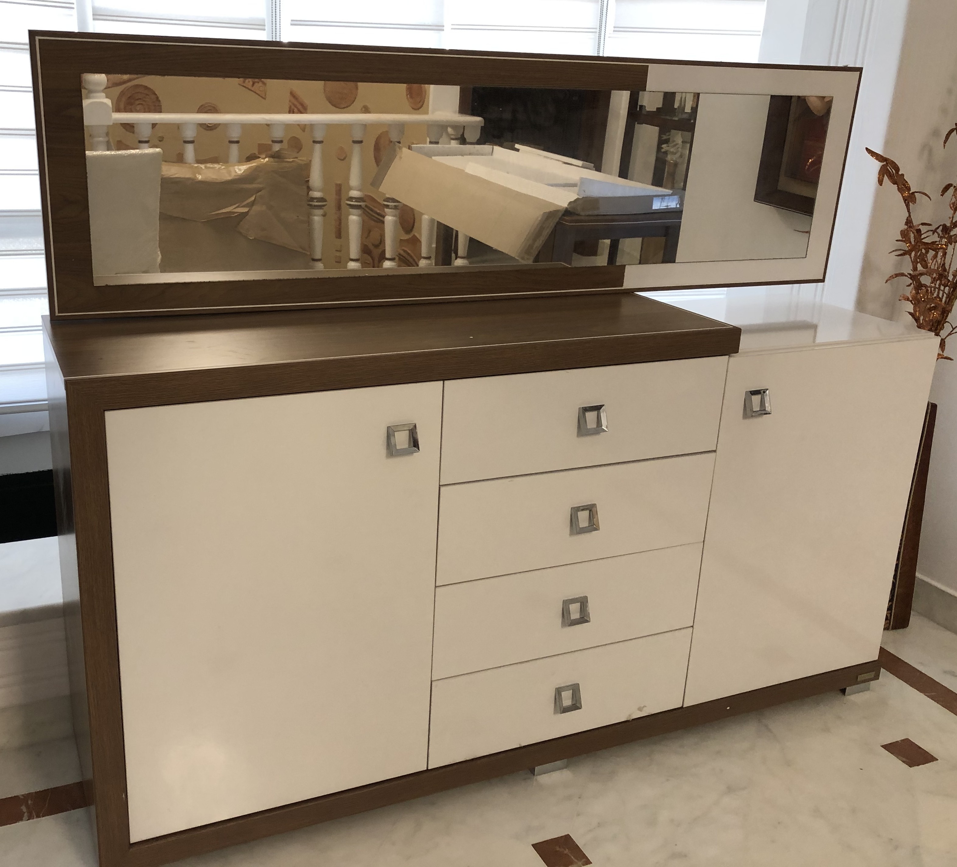 Ariana Ville&nbsp;El Menzah 5&nbsp;Salon - Salle � manger &nbsp;Salle � manger&nbsp;Salle � manger alfemo neuve �l�gante et import�e