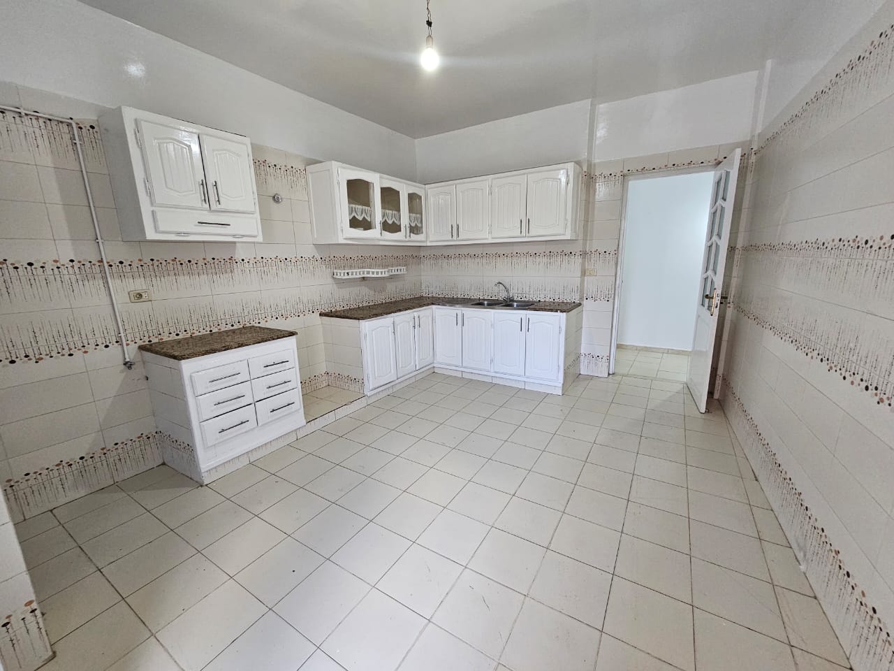 Ezzouhour (Tunis)&nbsp;Ezzouhour 4&nbsp;Vente&nbsp;Maisons&nbsp;Etage de villa s3 plus studio 250 md a ezzouhour