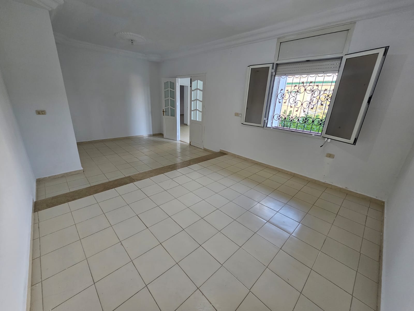 Ezzouhour (Tunis)&nbsp;Ezzouhour 4&nbsp;Vente&nbsp;Maisons&nbsp;Etage de villa s3 plus studio 250 md a ezzouhour