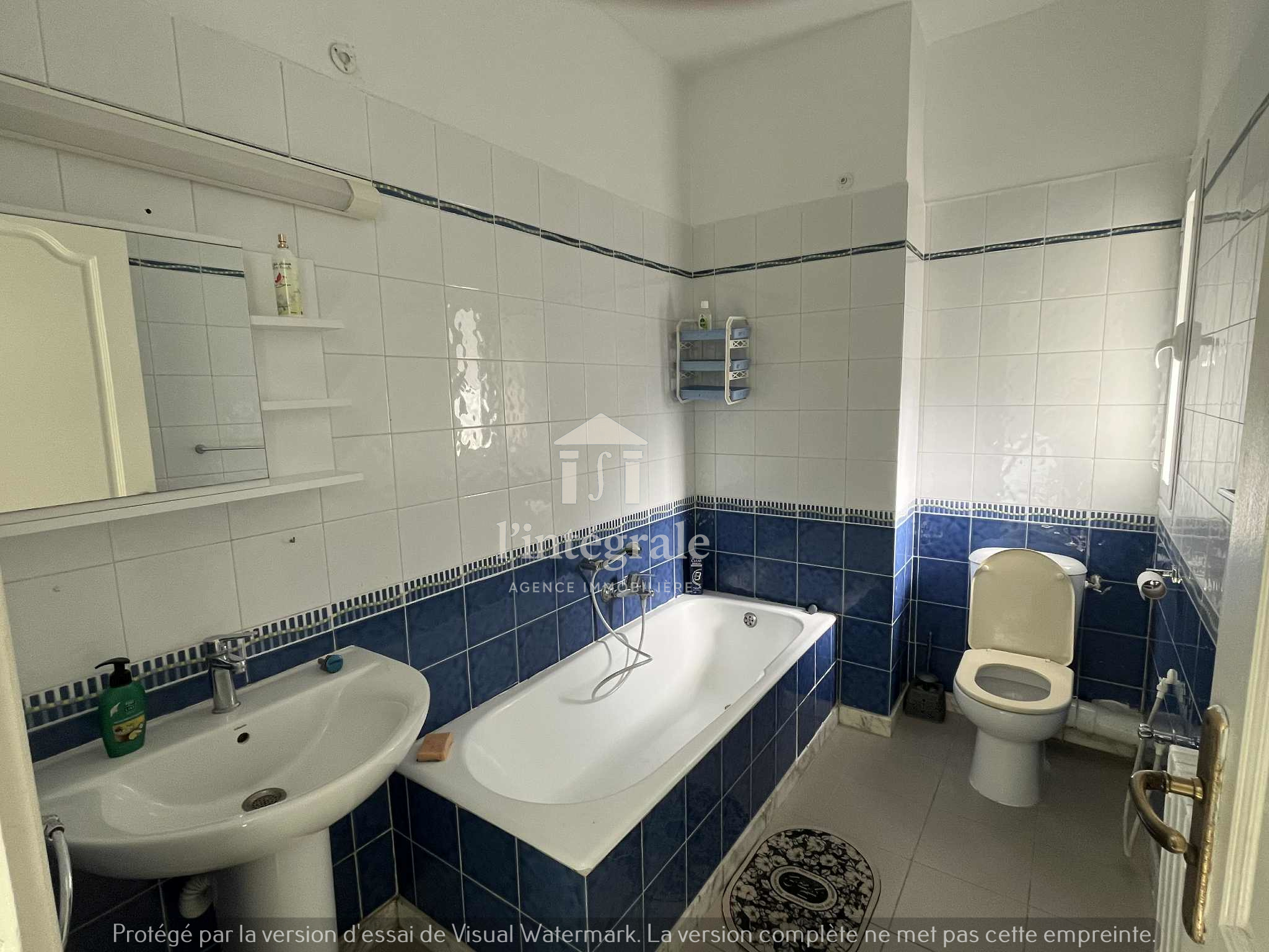 Ariana Ville&nbsp;Cite Ennasr 2&nbsp;Location&nbsp;Appart. 4 pi�ces&nbsp;Bel s3 de standing � enasser2