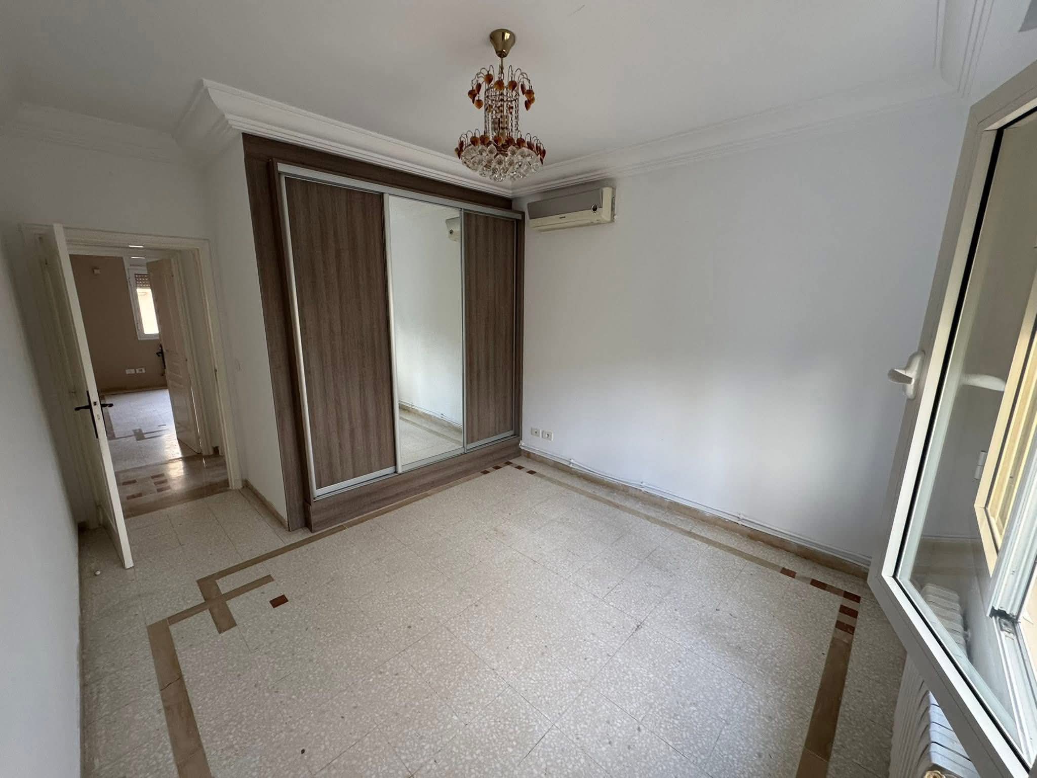 La Soukra La Soukra Location Appart. 4 pices S3 1250 d la soukra