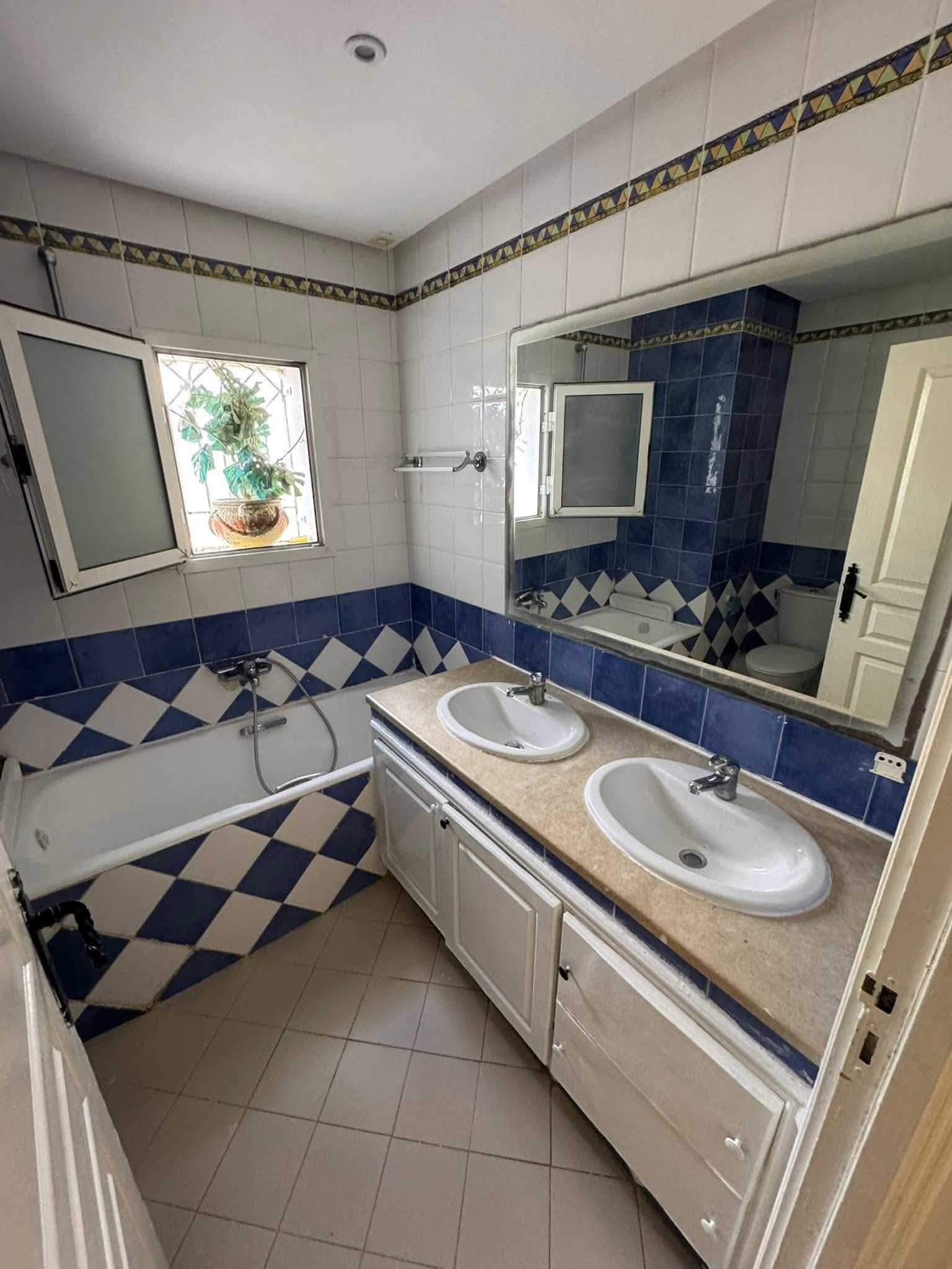 La Soukra La Soukra Location Appart. 4 pices S3 1250 d la soukra