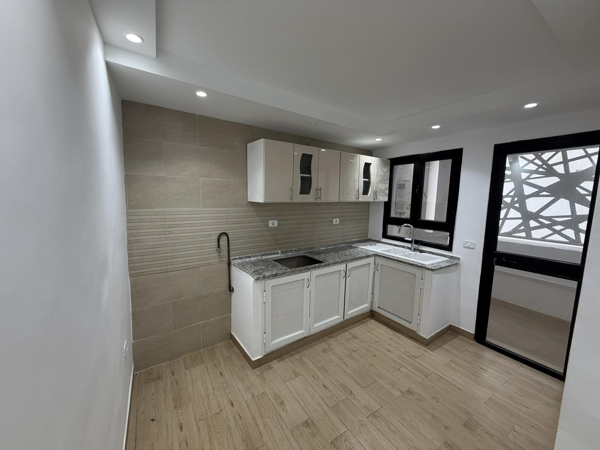 Ariana Ville&nbsp;Riadh Landlous&nbsp;Location&nbsp;Appart. 2 pi�ces&nbsp;S1 rdc 650 d riadh el andalous