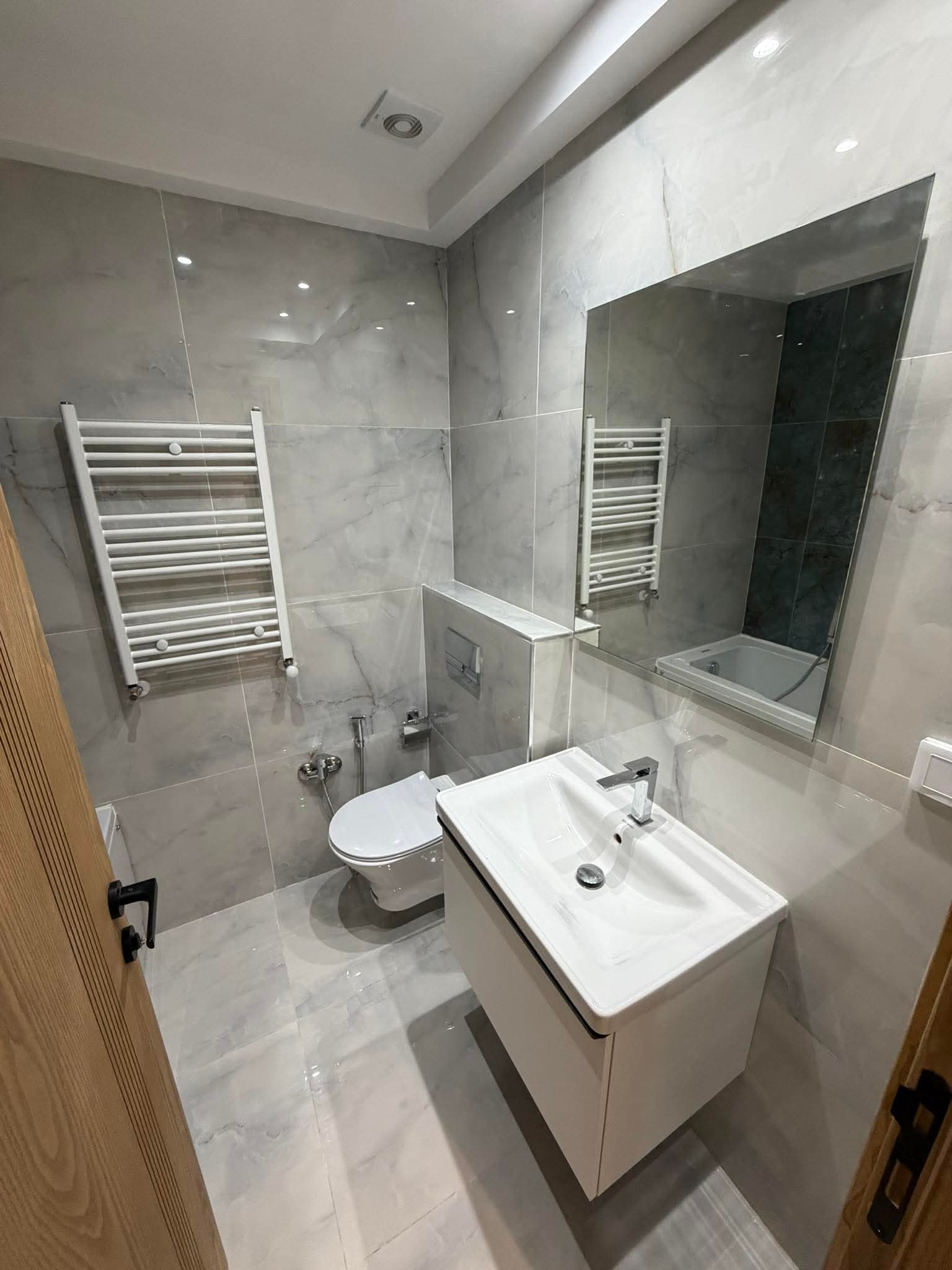 Ariana Ville&nbsp;Cite Ennasr 2&nbsp;Location&nbsp;Appart. 3 pi�ces&nbsp;S2 rdc jamais habite ennasr 1