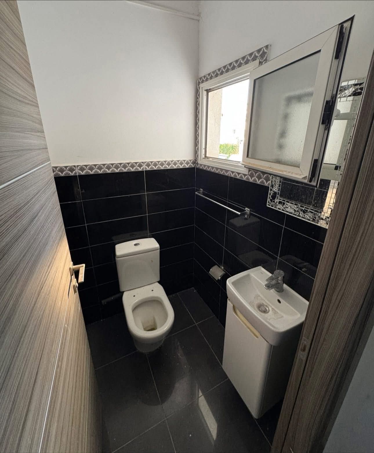 Ariana Ville&nbsp;Cite Ennasr 2&nbsp;Bureaux & Commerces&nbsp;Bureau&nbsp;Bureau h3 1400 d ennasr 2