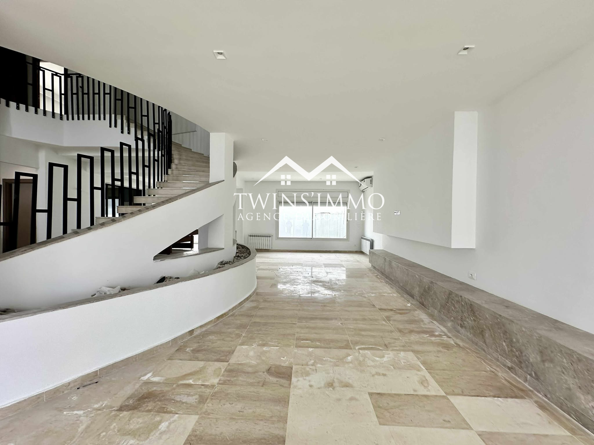 La Soukra La Soukra Location Maisons Villa s3 avec piscine  la soukra