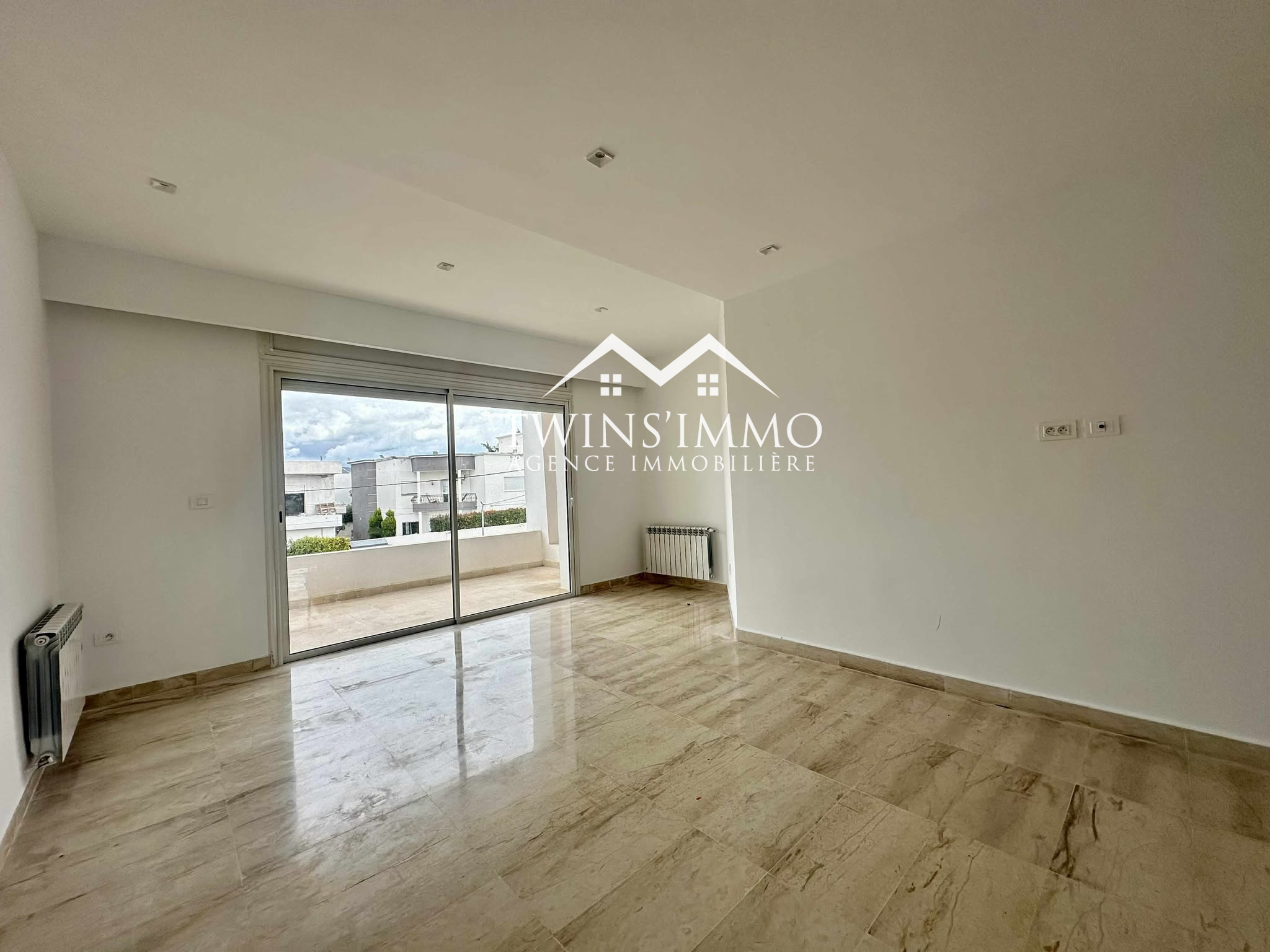 La Soukra La Soukra Location Maisons Villa s3 avec piscine  la soukra