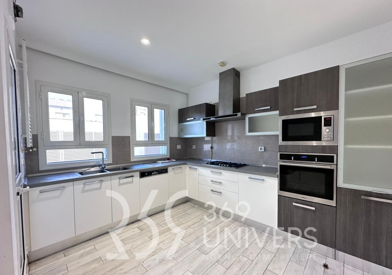 La Marsa&nbsp;Gammart&nbsp;Location&nbsp;Duplex&nbsp;Triplex avec piscine � gammarth ref rd073