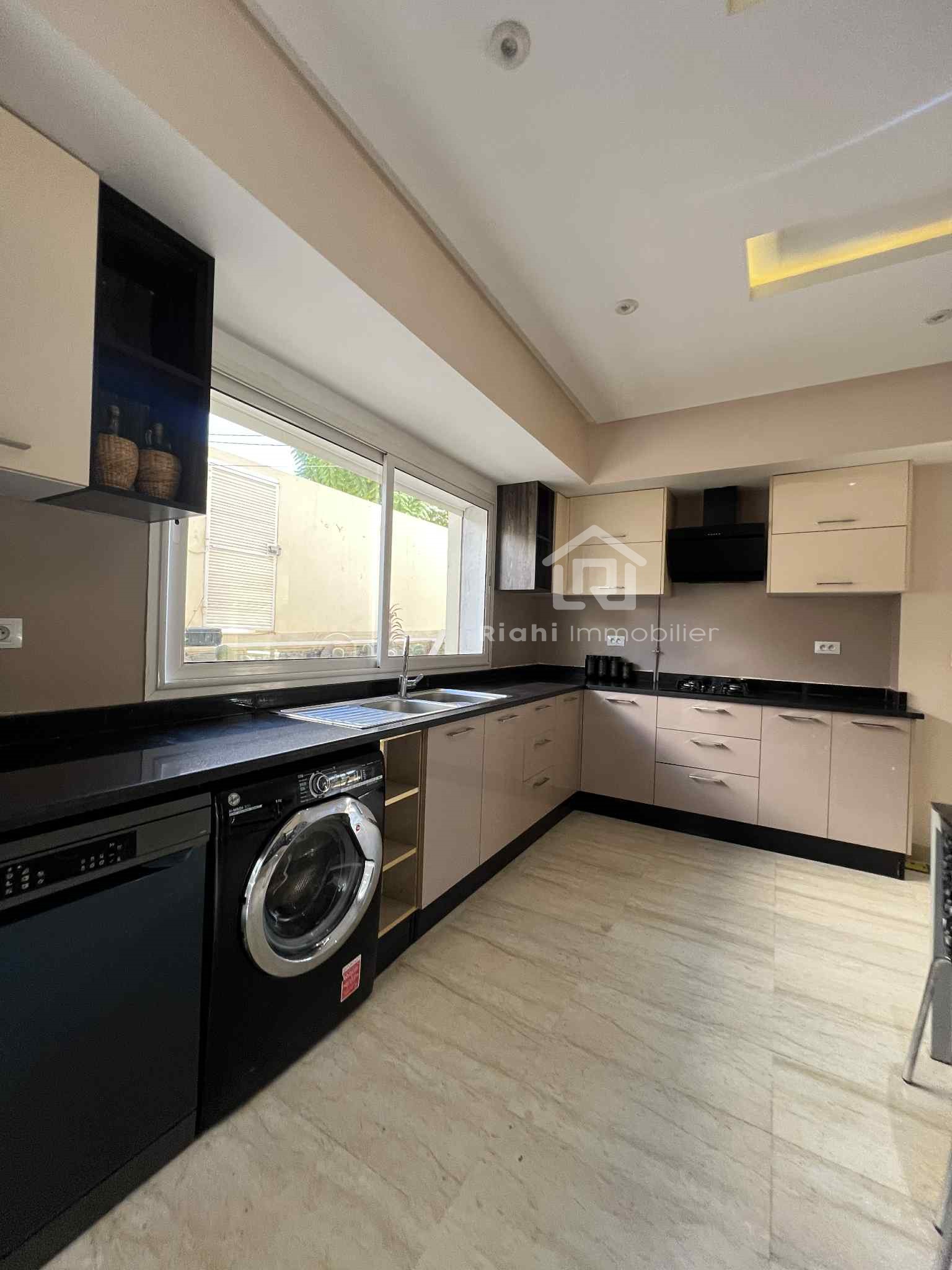 Megrine Megrine Coteau Location Appart. 5 pices+ Villa meubl