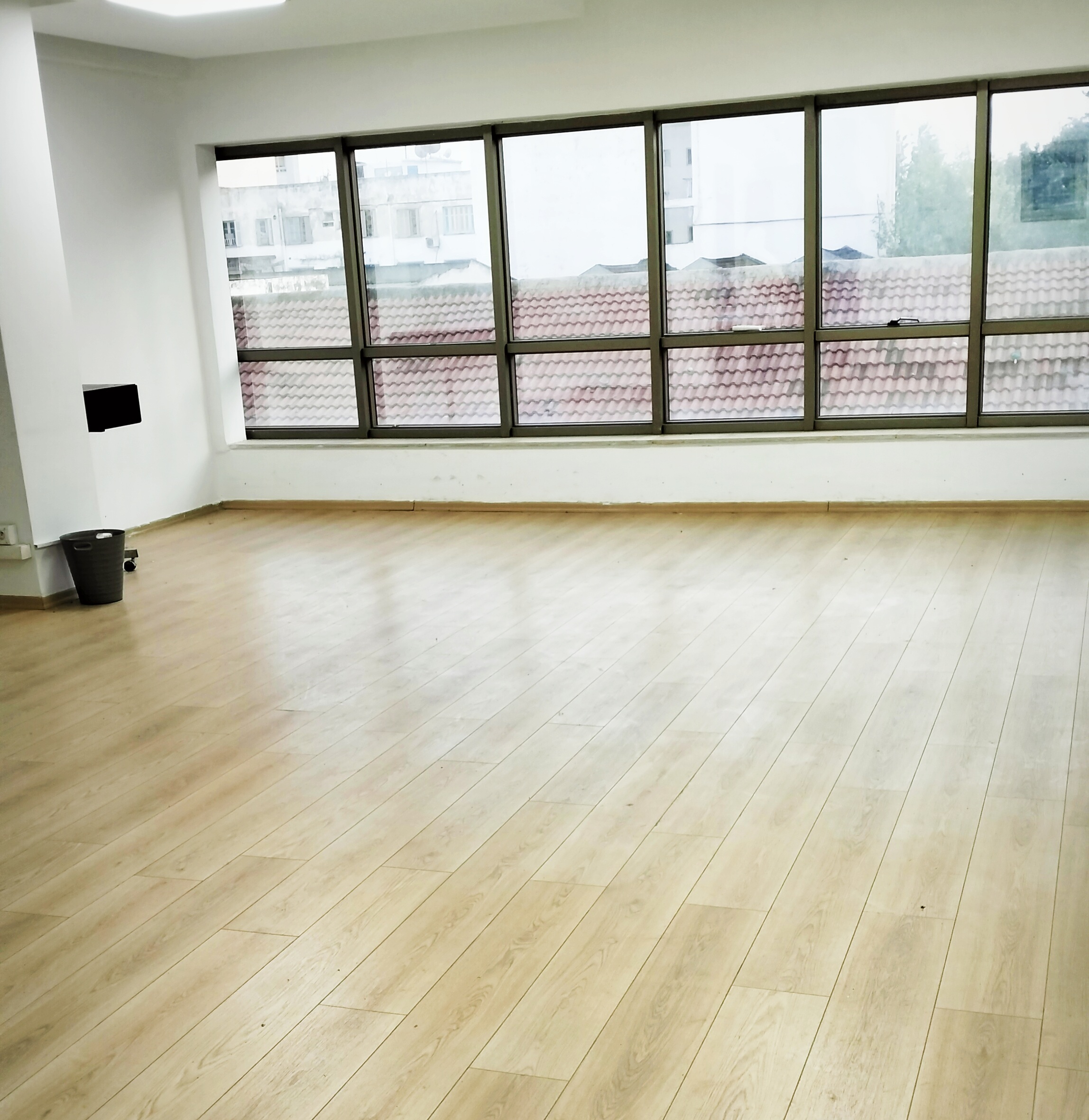 Bab Bhar&nbsp;Hedi Chaker&nbsp;Location&nbsp;Surfaces&nbsp;Bureau haut standing le belv�d�re