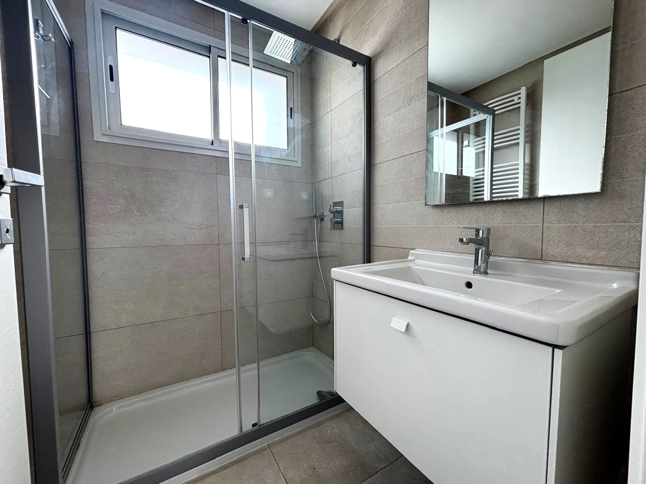 La Soukra&nbsp;Chotrana 2&nbsp;Location&nbsp;Appart. 4 pi�ces&nbsp;Appartement s3 de 178m2 � chotrana 3