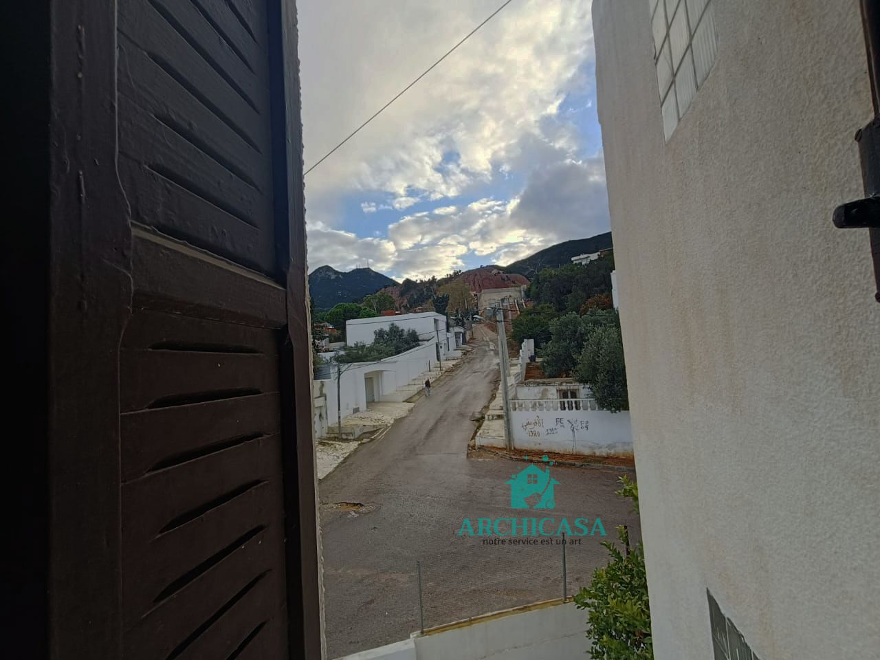 Hammam Lif&nbsp;Hammam Lif&nbsp;Vente&nbsp;Appart. 5 pi�ces+&nbsp;Etage d'une villa avec une  entr�e ind�pendante