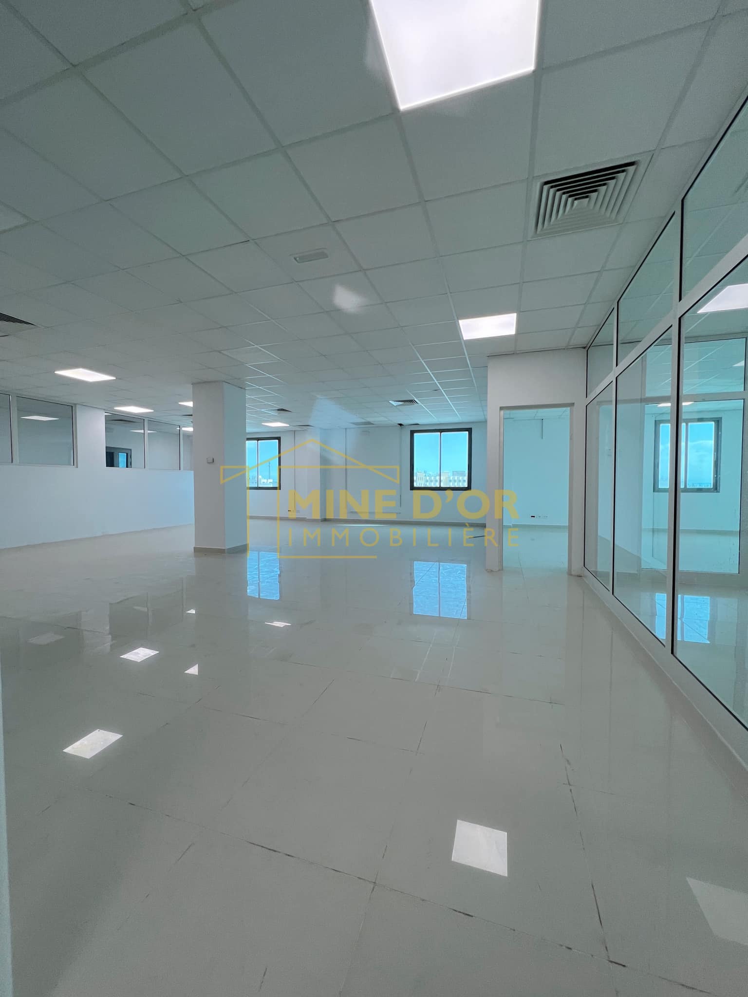 La Soukra&nbsp;Charguia 2&nbsp;Bureaux & Commerces&nbsp;Bureau&nbsp;Al plateau neuf 620 m au coeur charguia 2