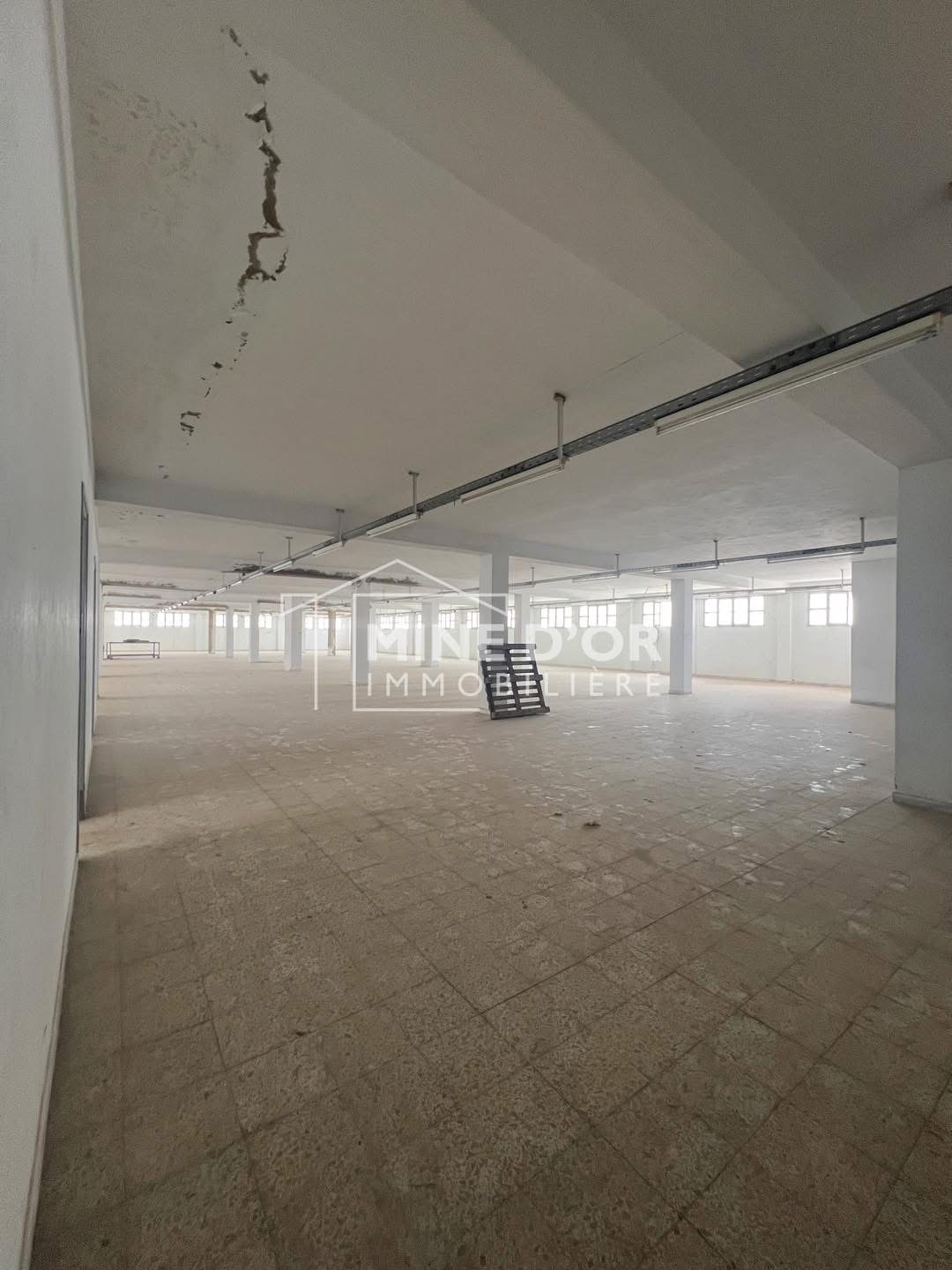 La Soukra&nbsp;Charguia 2&nbsp;Bureaux & Commerces&nbsp;Surfaces&nbsp;Al entrep�t au plein coeur charguia 2