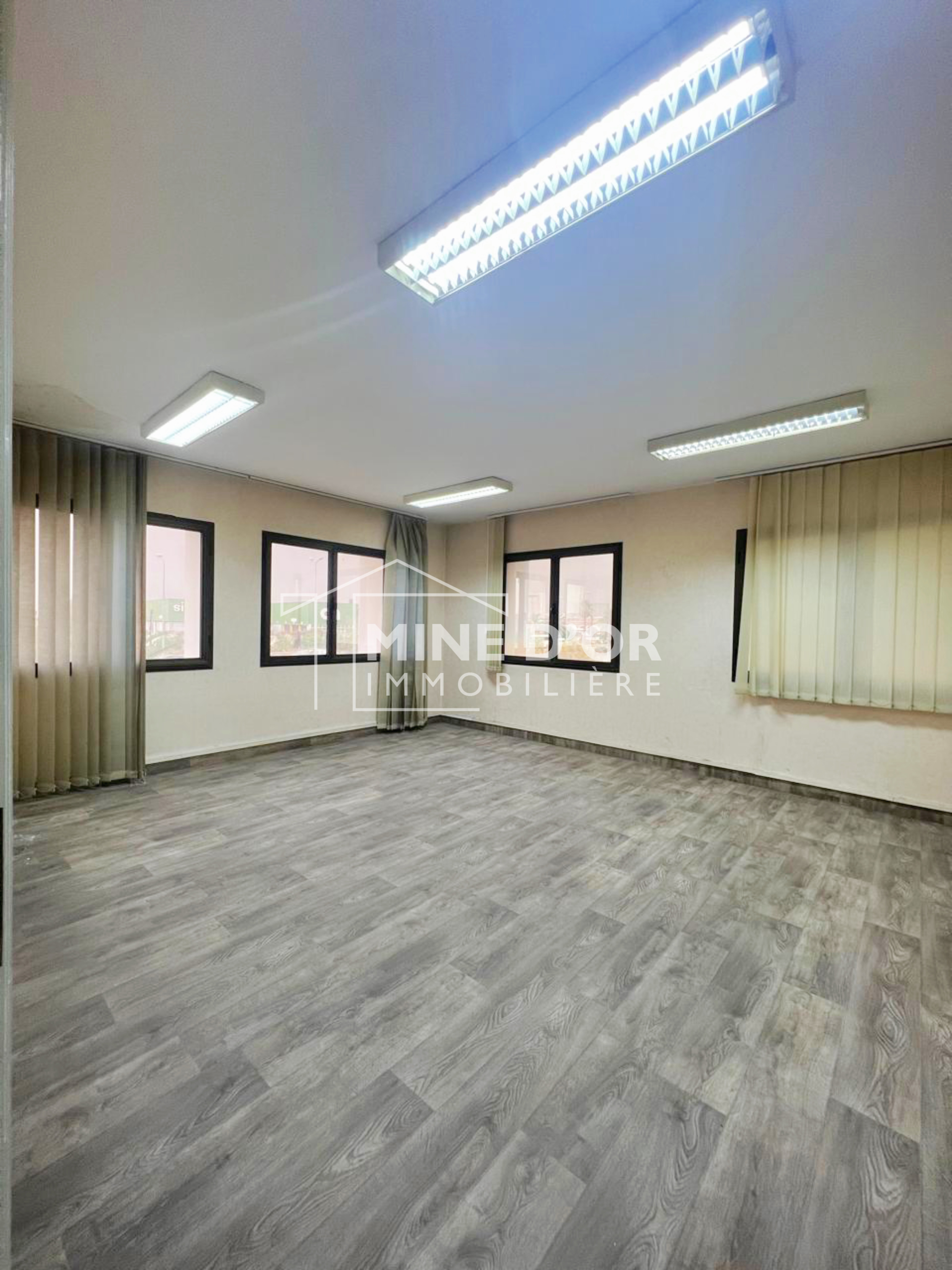 La Soukra&nbsp;Charguia 2&nbsp;Bureaux & Commerces&nbsp;Bureau&nbsp;Al plateau am�nag� a charguia 2