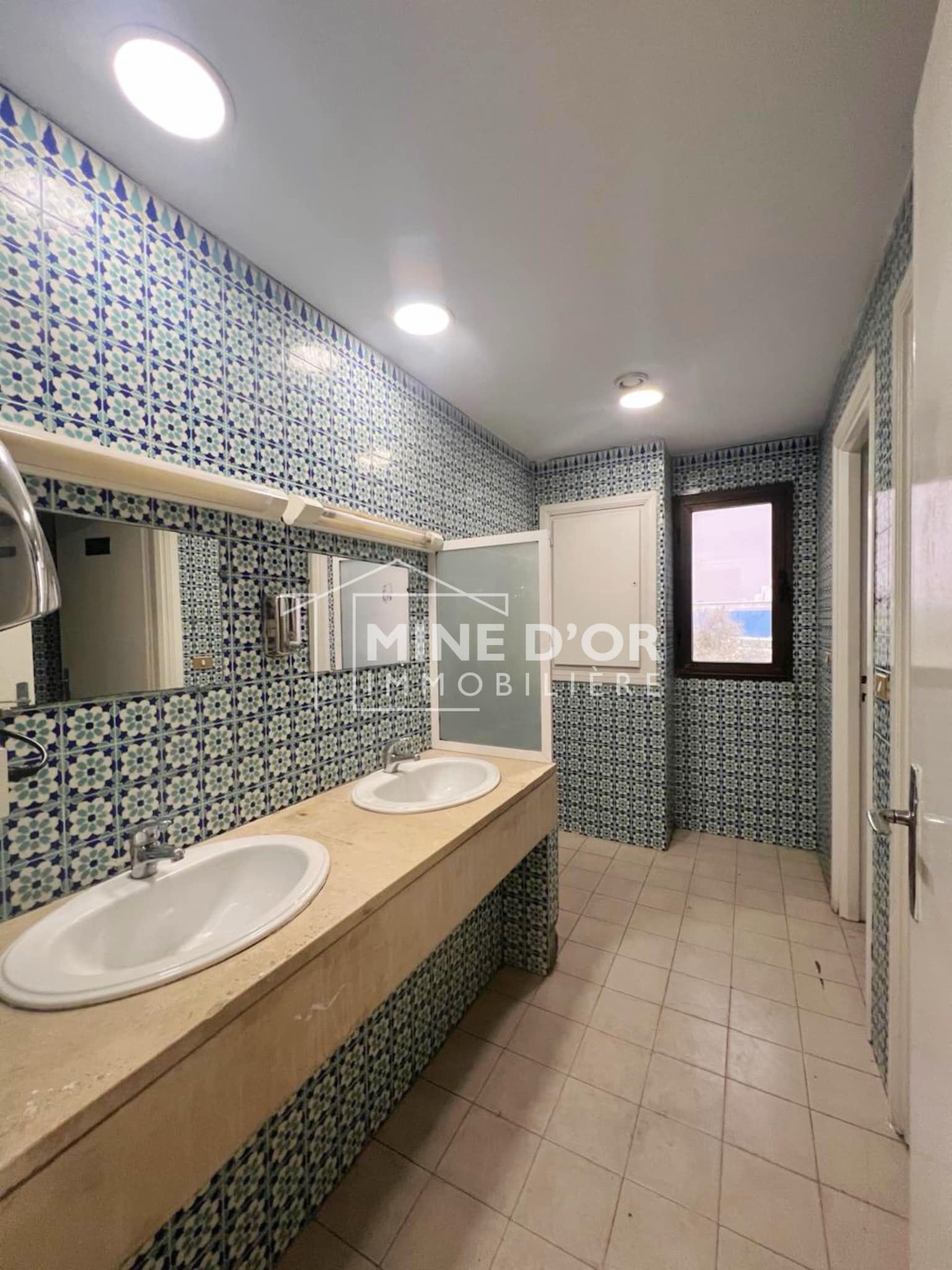 La Soukra&nbsp;Charguia 2&nbsp;Bureaux & Commerces&nbsp;Bureau&nbsp;Al plateau am�nag� a charguia 2