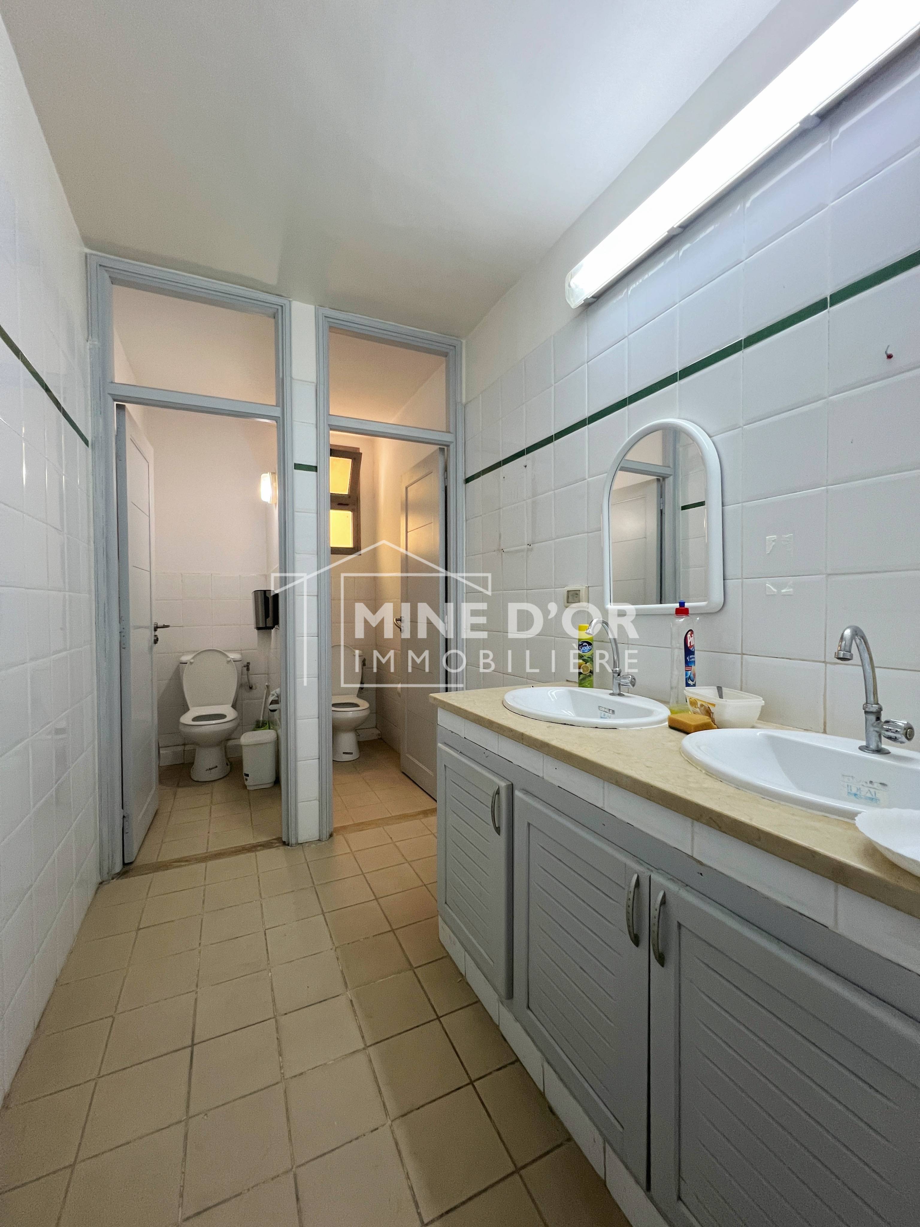 La Soukra&nbsp;Charguia 2&nbsp;Bureaux & Commerces&nbsp;Bureau&nbsp;Al plateau 350 m a charguia 2