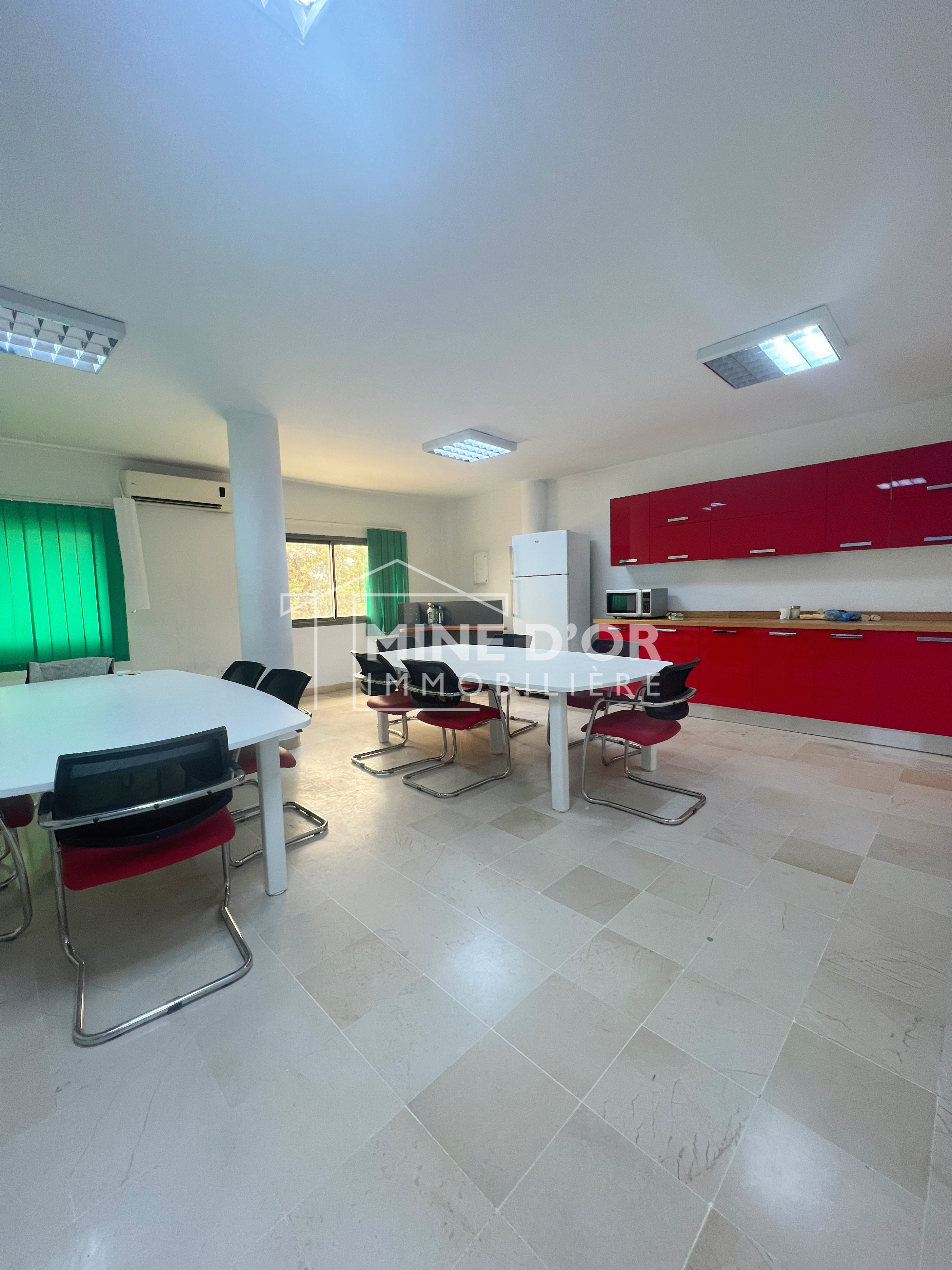 La Soukra&nbsp;Charguia 2&nbsp;Bureaux & Commerces&nbsp;Bureau&nbsp;Al plateau 350 m a charguia 2