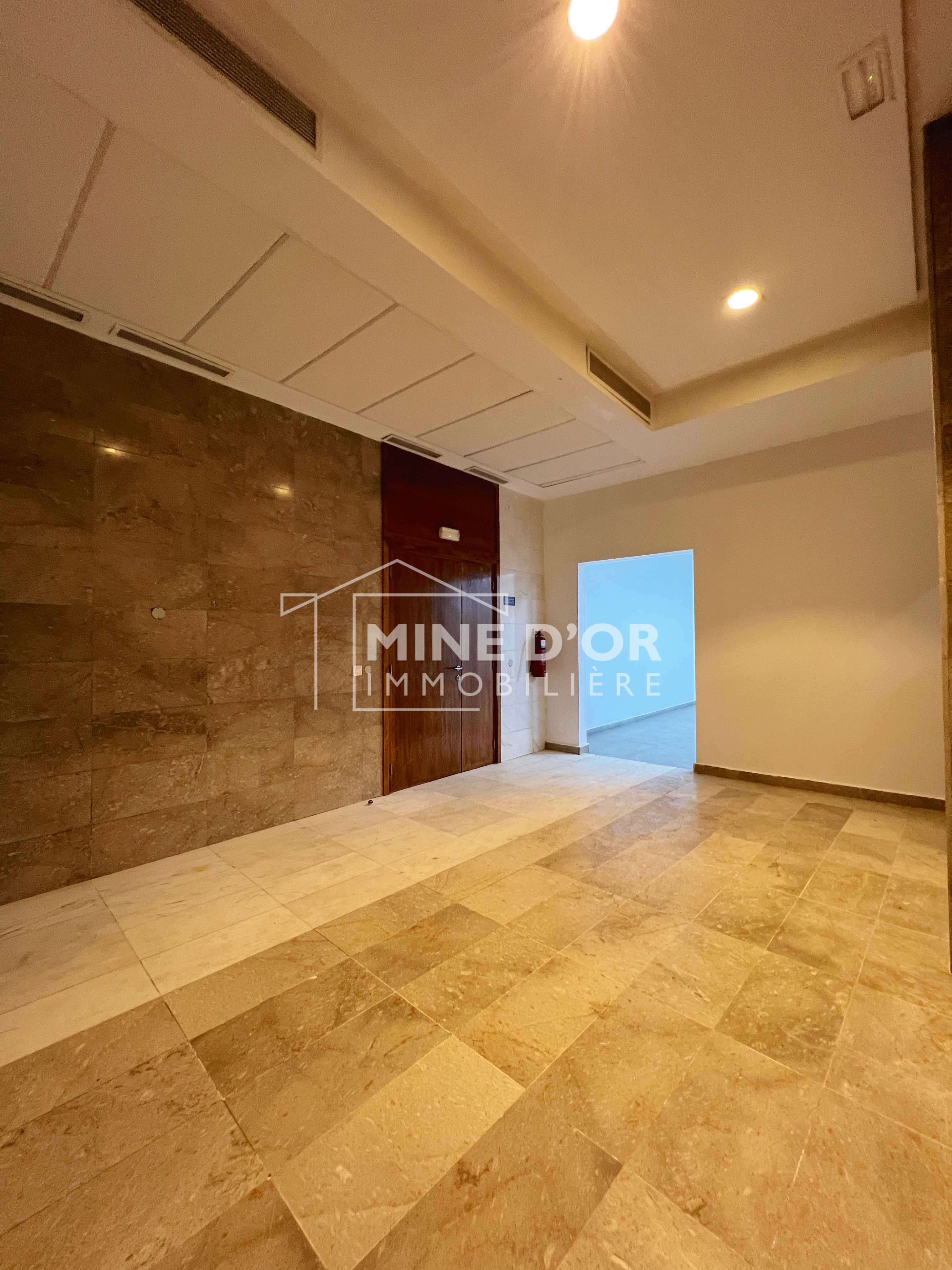 Bab Bhar&nbsp;Republique&nbsp;Bureaux & Commerces&nbsp;Bureau&nbsp;Des plateaux a mohamed 5 tunis