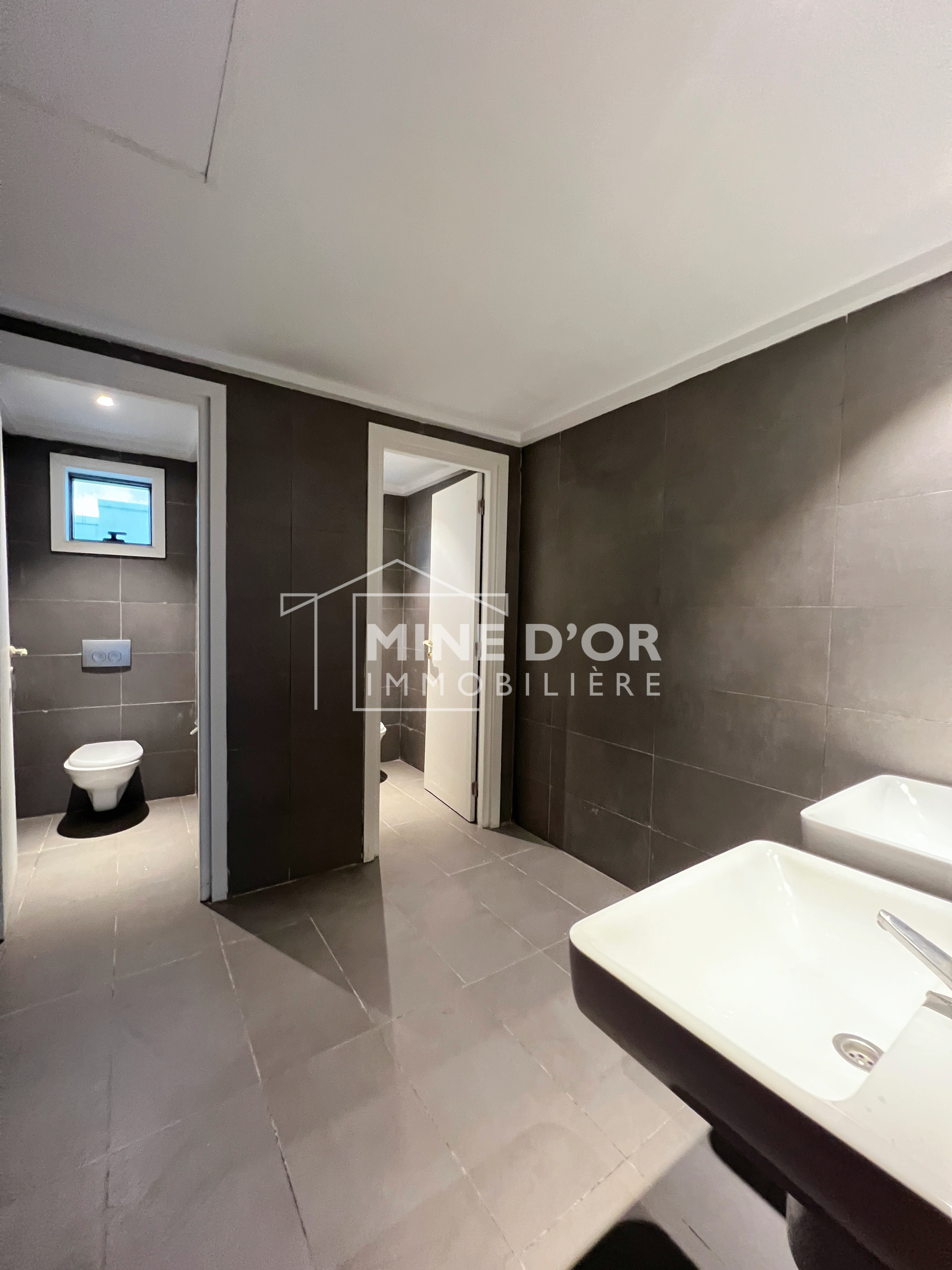 Bab Bhar&nbsp;Republique&nbsp;Bureaux & Commerces&nbsp;Bureau&nbsp;Des plateaux a mohamed 5 tunis