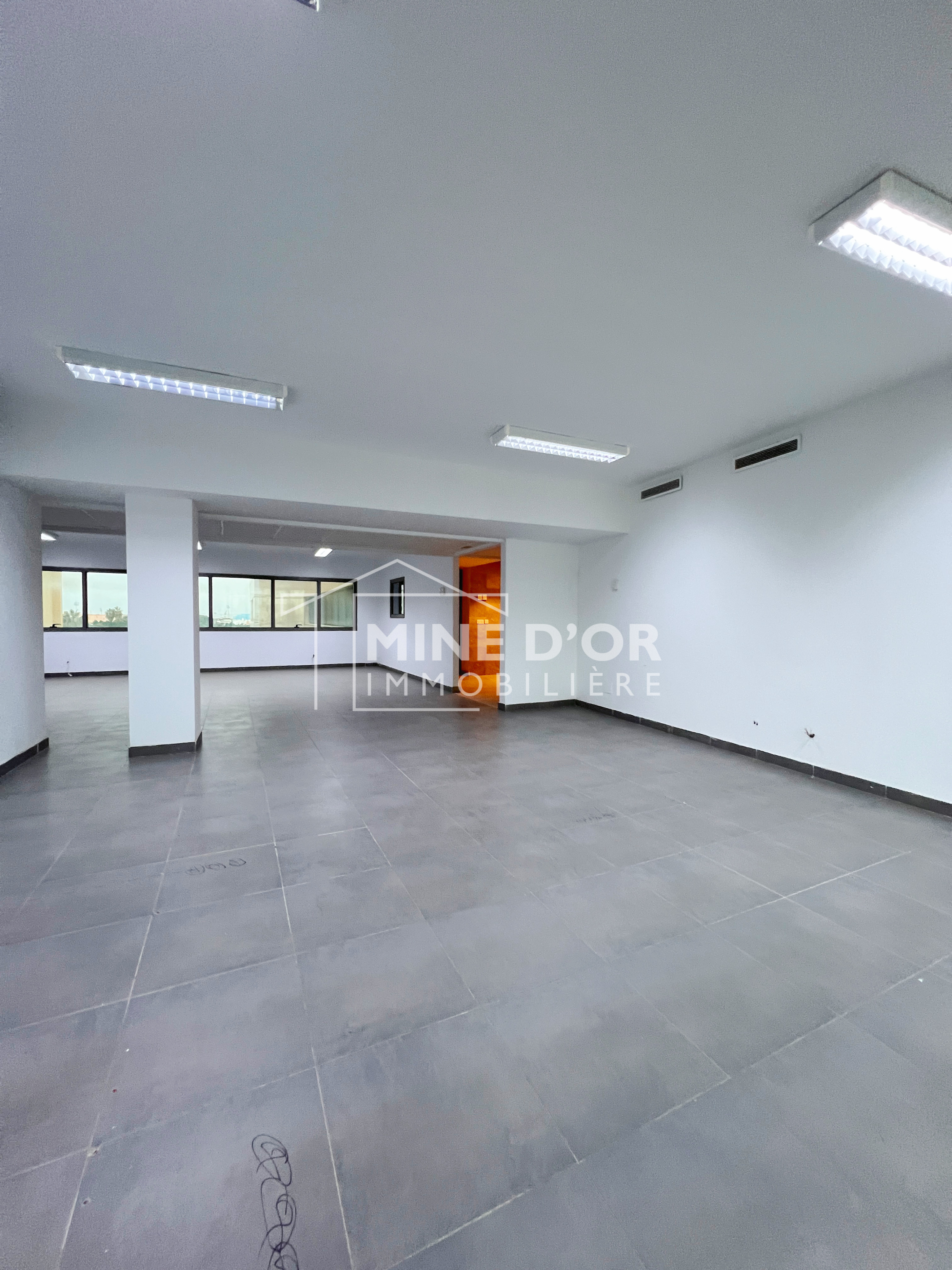 Bab Bhar&nbsp;Republique&nbsp;Bureaux & Commerces&nbsp;Bureau&nbsp;Des plateaux a mohamed 5 tunis