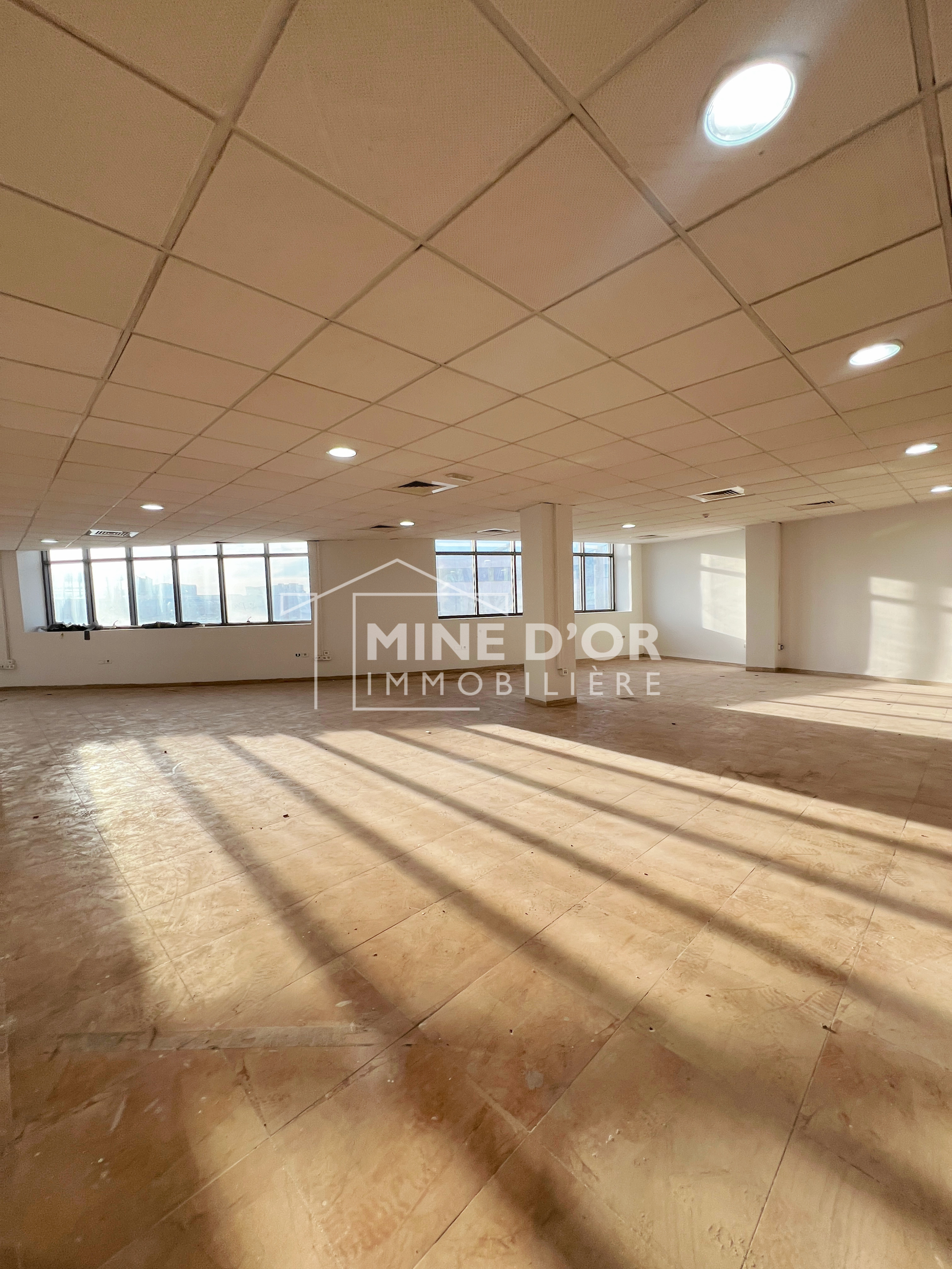 La Soukra&nbsp;Charguia 2&nbsp;Bureaux & Commerces&nbsp;Bureau&nbsp;Open space au coeur charguia 2